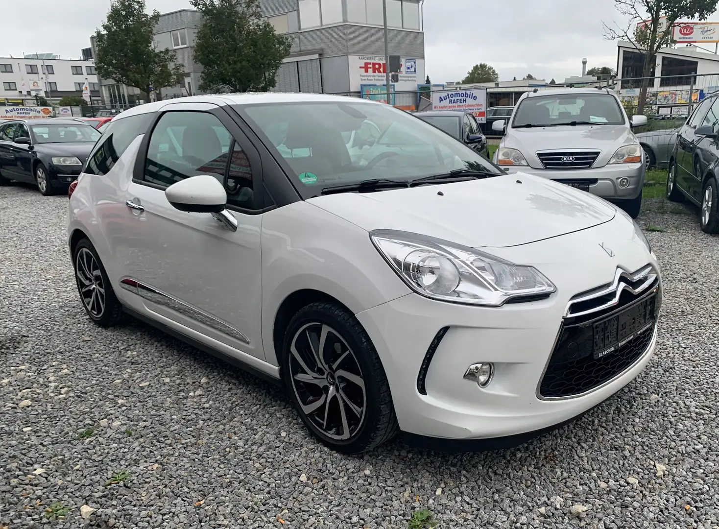 Citroen DS3 DS3 VTi 120 SoChic. Top gepflegt. Scheckheft Weiß - 1