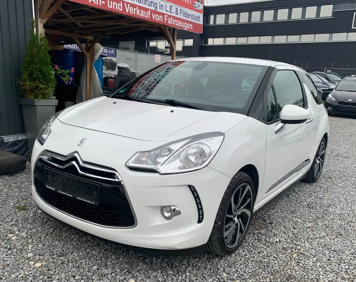 Citroen DS3 DS3 VTi 120 SoChic. Top gepflegt. Scheckheft Weiß - 2