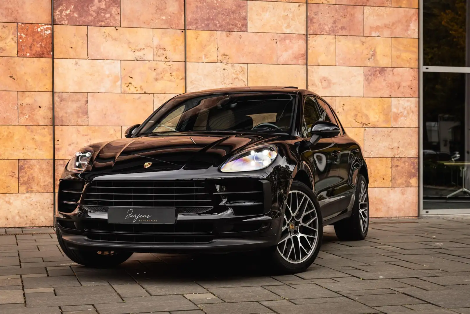 Porsche Macan 2.0 PDK (245pk) NW MODEL LED PANO Bi-Color LEER Zwart - 1