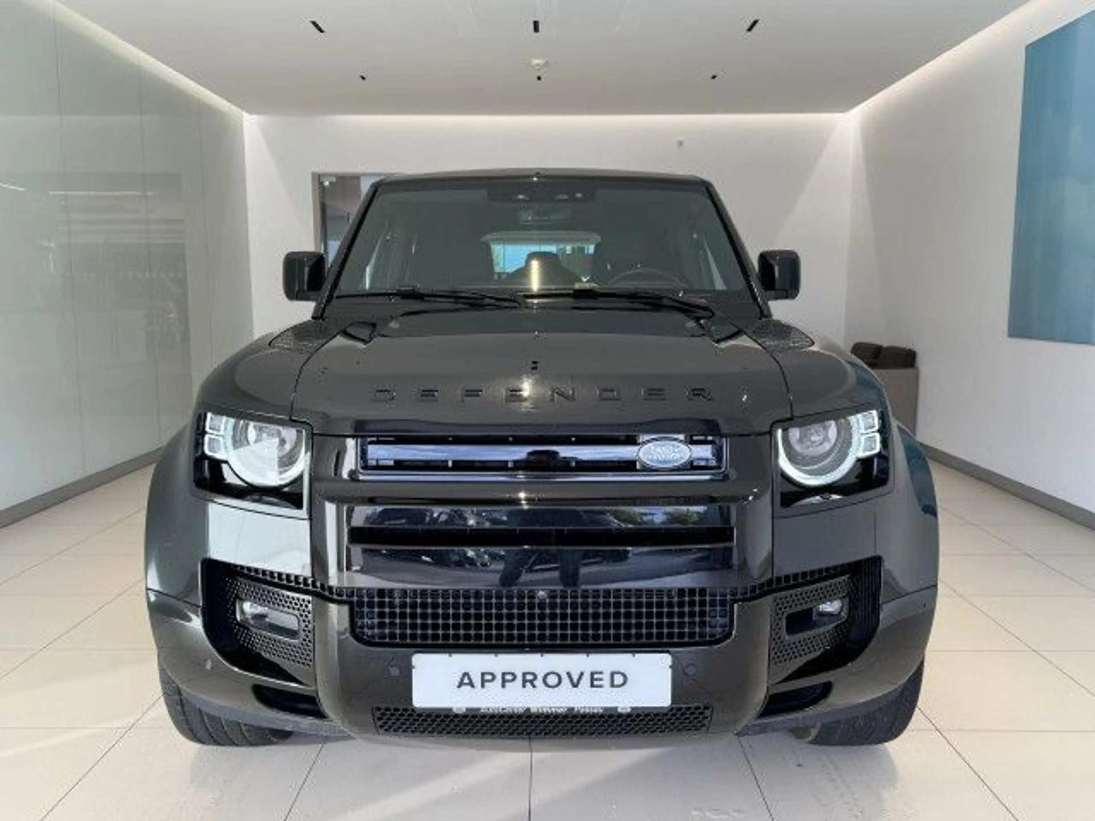 Land Rover Defender 110 D300 X-Dynamic HSE Bluetooth LED — photo 9