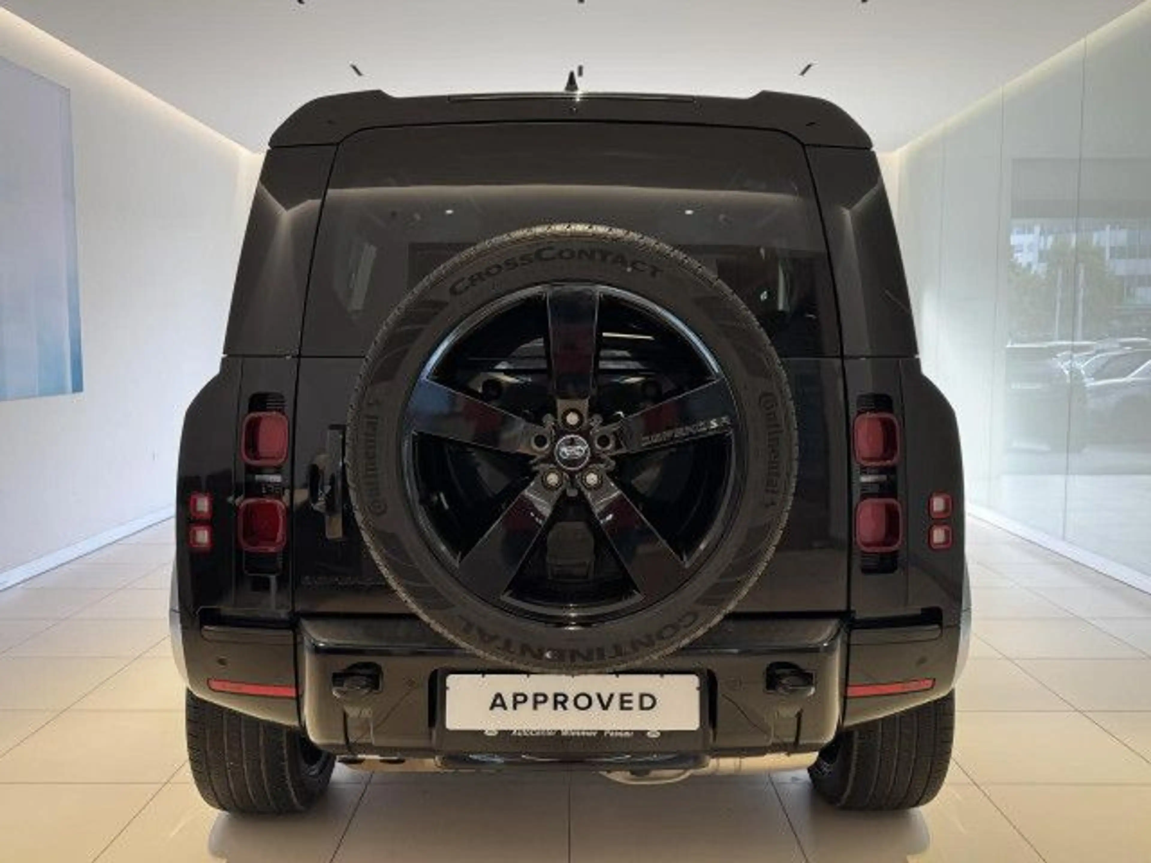 Land Rover Defender 110 D300 X-Dynamic HSE Bluetooth LED — photo 8