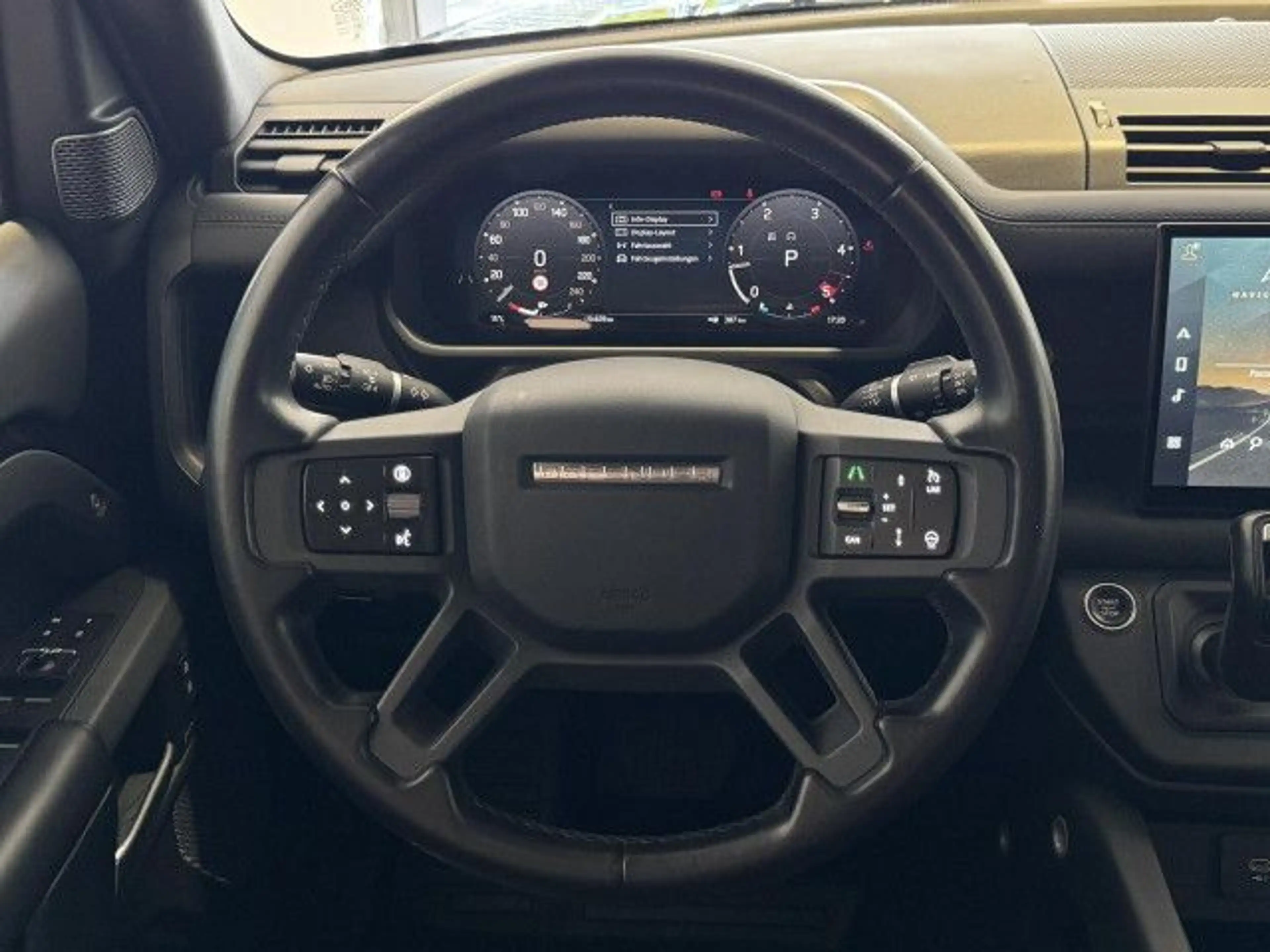 Land Rover Defender 110 D300 X-Dynamic HSE Bluetooth LED — photo 12