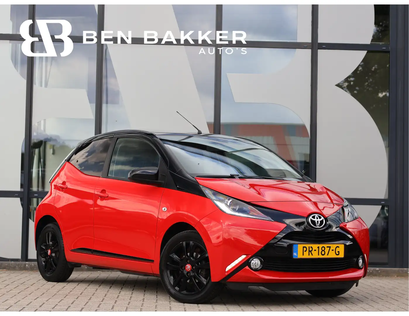 Toyota Aygo 1.0 VVT-i x-cite | DAB | Airco | Cam | LMV | Rojo - 1