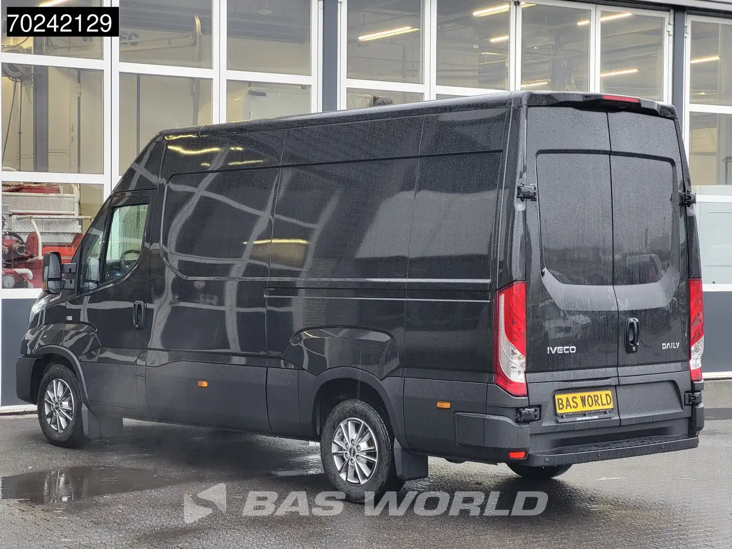 Iveco Daily 35S21 210PK Automaat 2025 model L2H2 ACC LED Navi Schwarz - 2