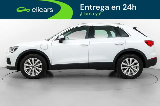 Audi Q3 view 8