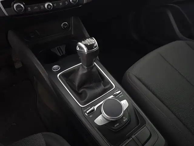 Audi Q2 view 12