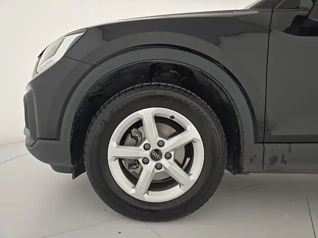 Audi Q2 view 8