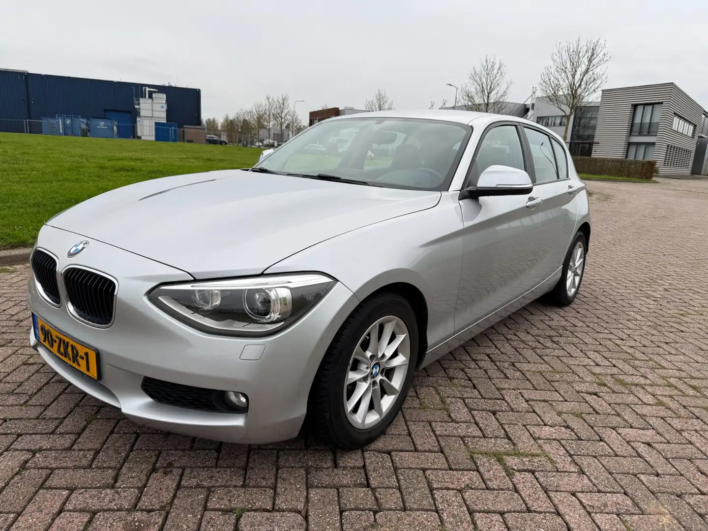 BMW 114 1-serie 114i Business+ Grijs - 2