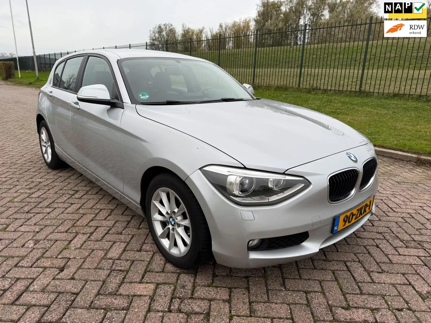 BMW 114 1-serie 114i Business+ Grijs - 1