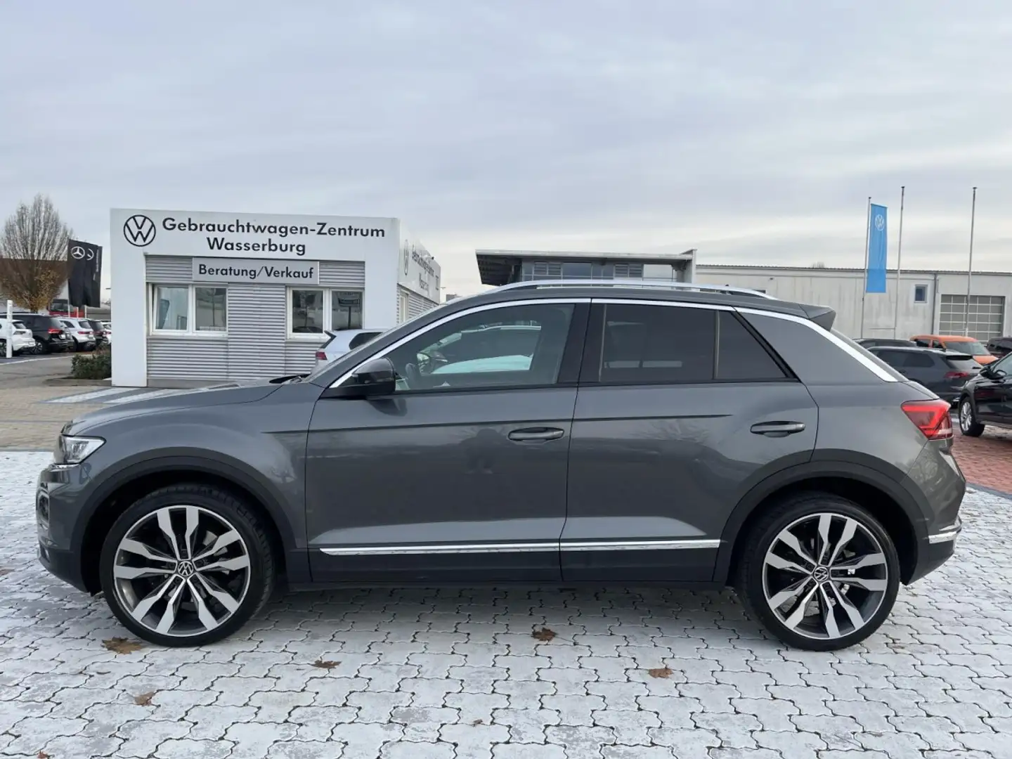 Volkswagen T-Roc 2,0 TSI DSG Sport 4MOTION (AHK+BEATS+Schiebedach) Grijs - 2