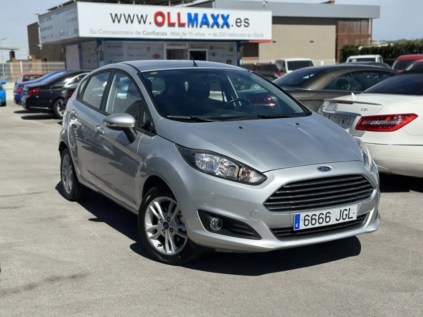 Ford Fiesta 1.25 Trend 82 Plateado - 1