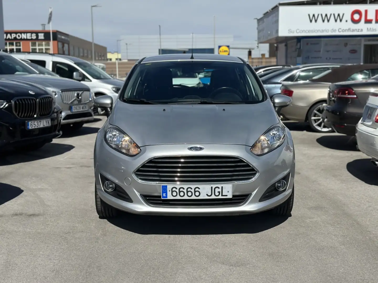 Ford Fiesta 1.25 Trend 82 Plateado - 2