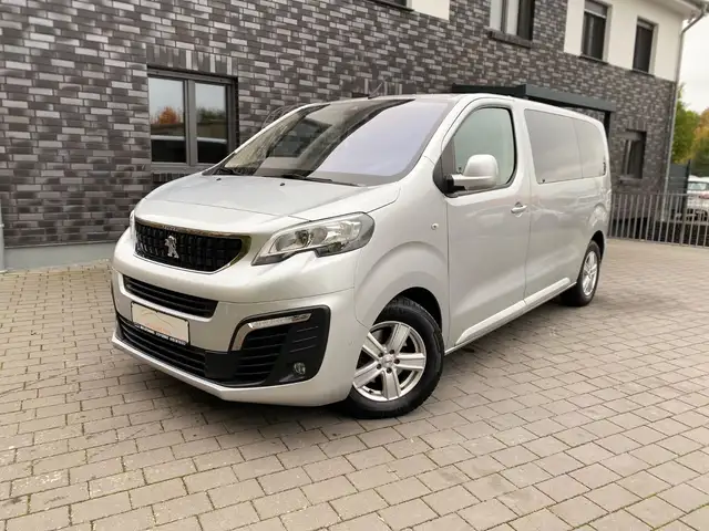 Peugeot Traveller Business L2 (9 Sitzer)
