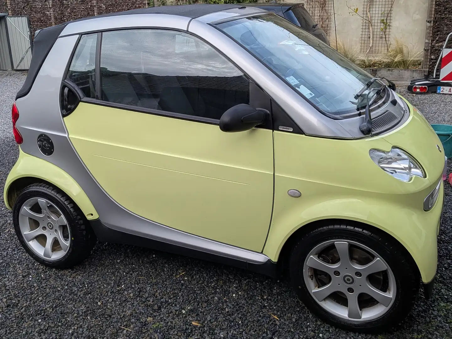 smart forTwo Fortwo Cabrio 0.7 Turbo Pure Softouch Geel - 1