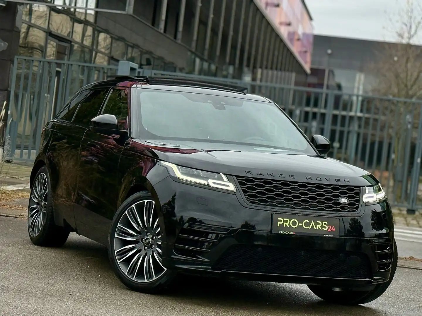 Land Rover Range Rover Velar // D300 // R-Dynamic // PANORAMA // GARANTIE Schwarz - 1