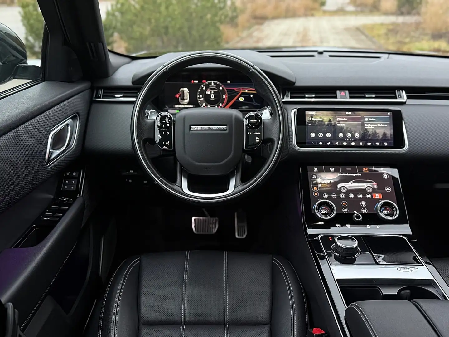 Land Rover Range Rover Velar // D300 // R-Dynamic // PANORAMA // GARANTIE Schwarz - 2