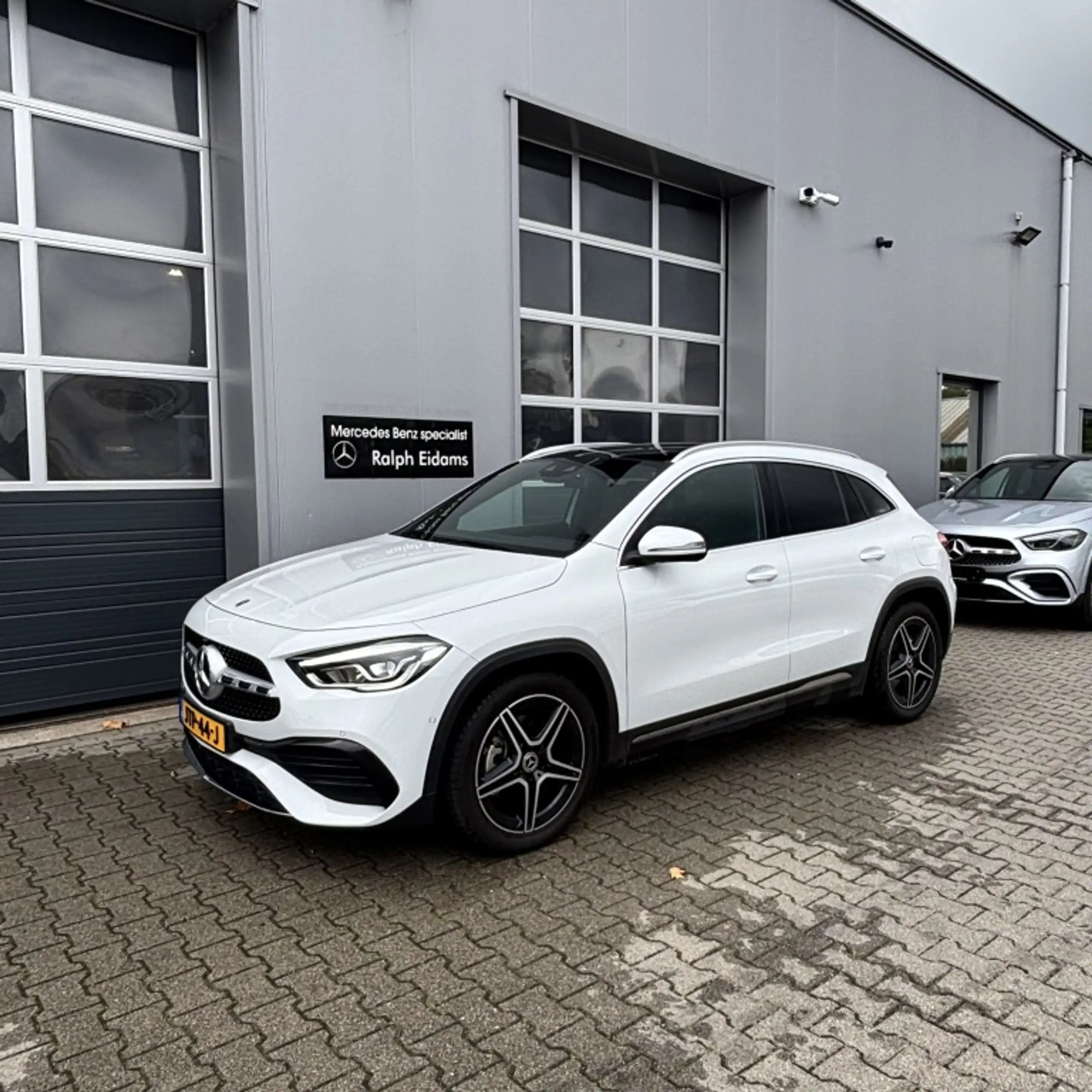 Mercedes-Benz GLA 250 AMG * Pano, alcantara* 4M AMG Line