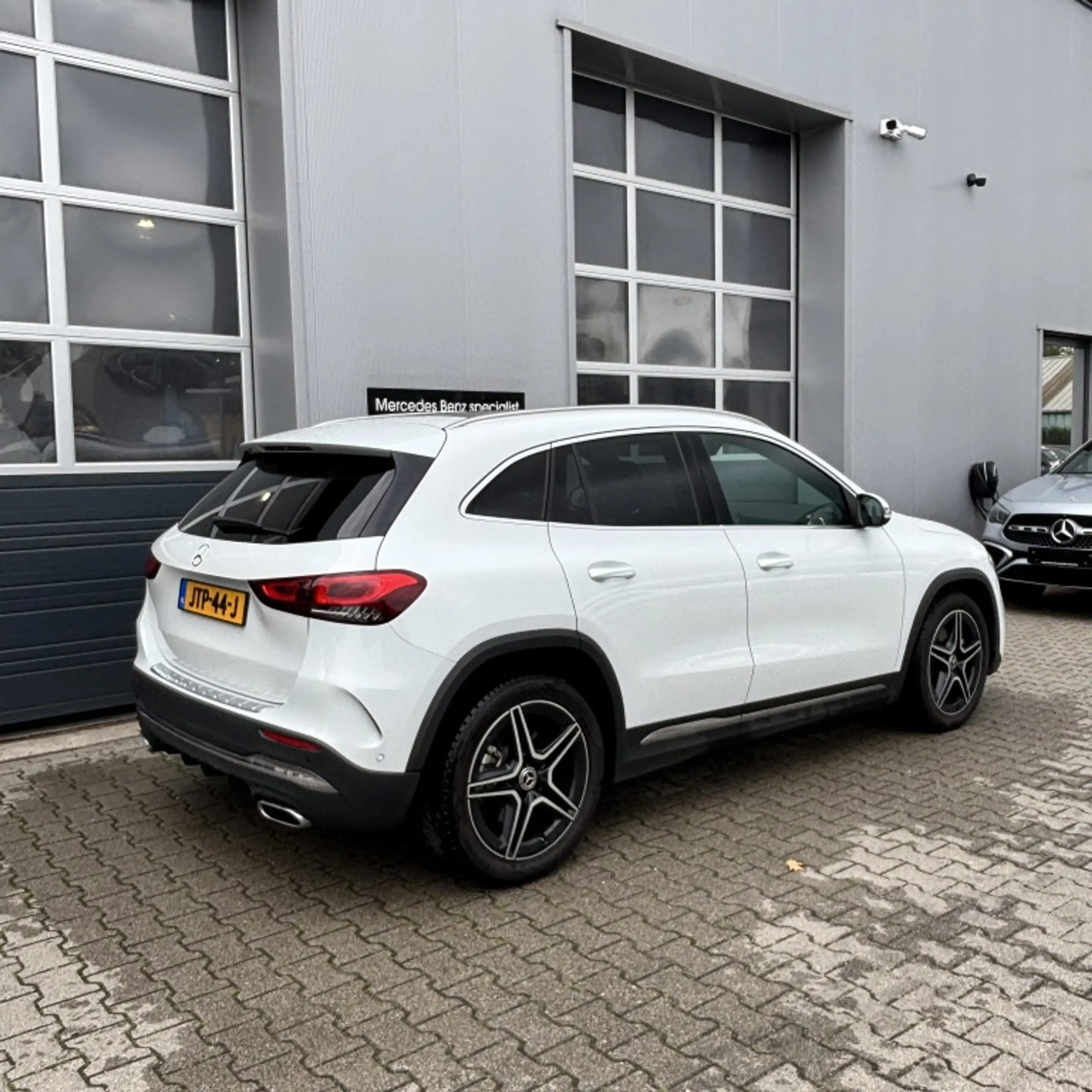 Mercedes-Benz GLA 250 AMG * Pano, alcantara* 4M AMG Line — photo 4