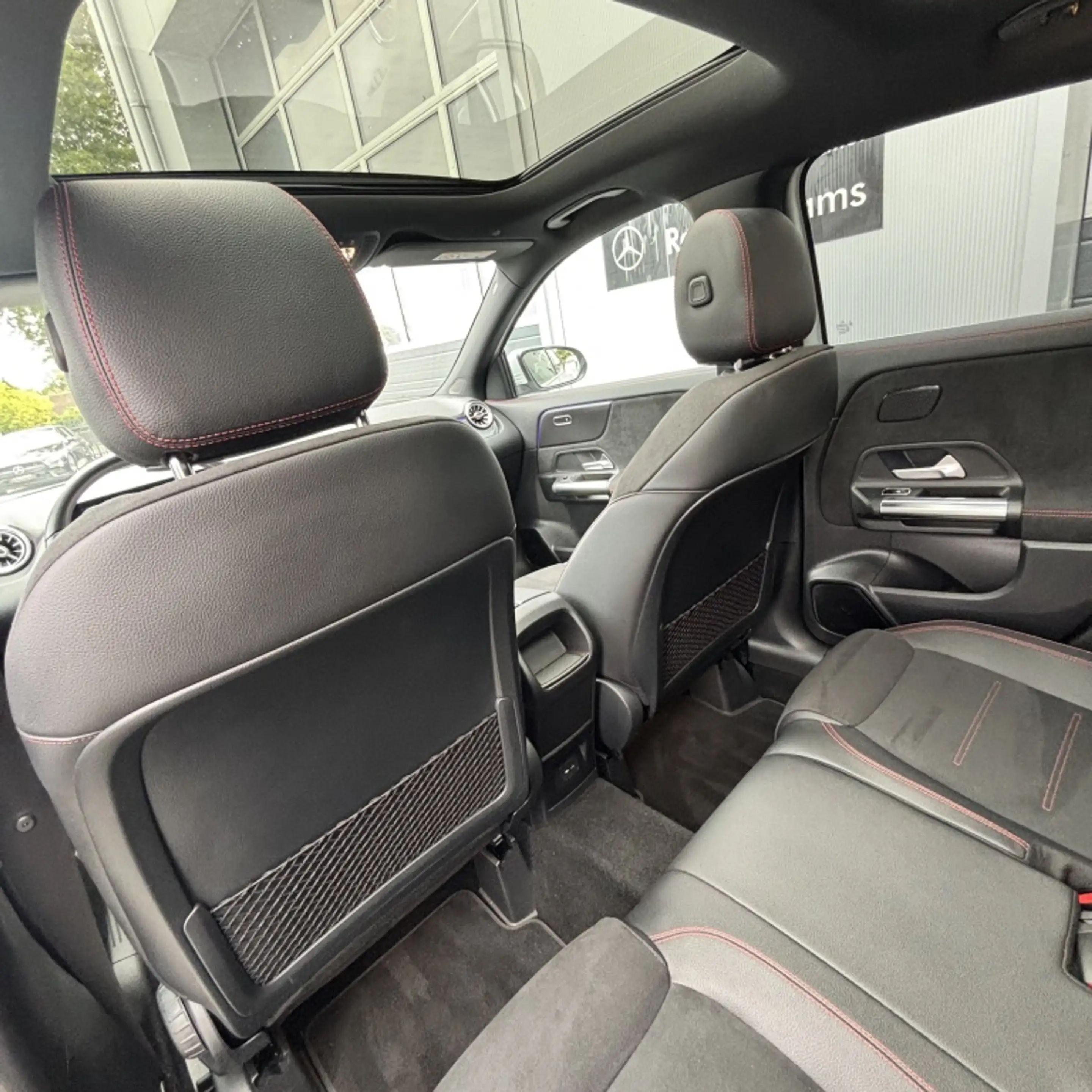 Mercedes-Benz GLA 250 AMG * Pano, alcantara* 4M AMG Line — photo 21