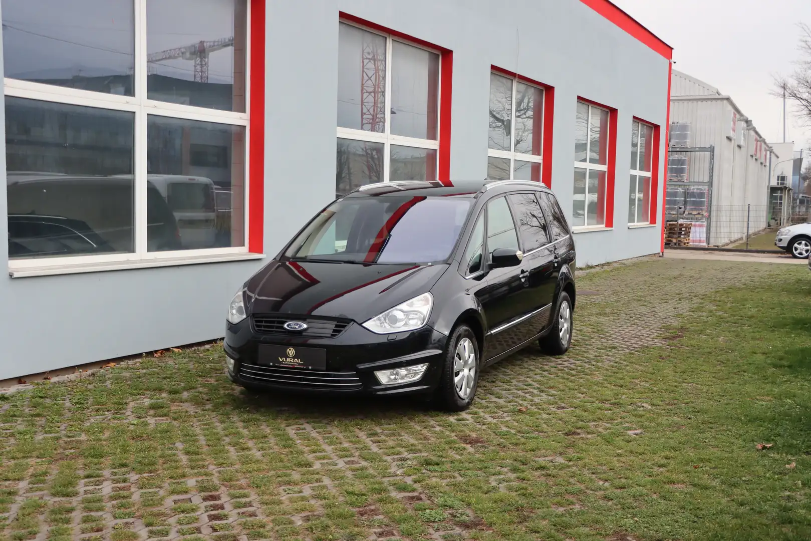 Ford Galaxy Titanium 2,0 TDCi DPF Aut.|7SITZE | NUR EXPORT | Schwarz - 1
