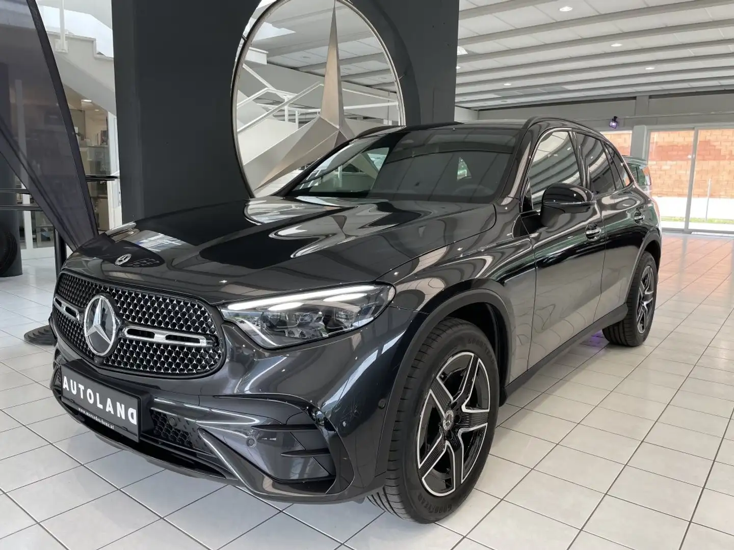 Mercedes-Benz GLC 200 d 4Matic AMG LINE Grau - 2