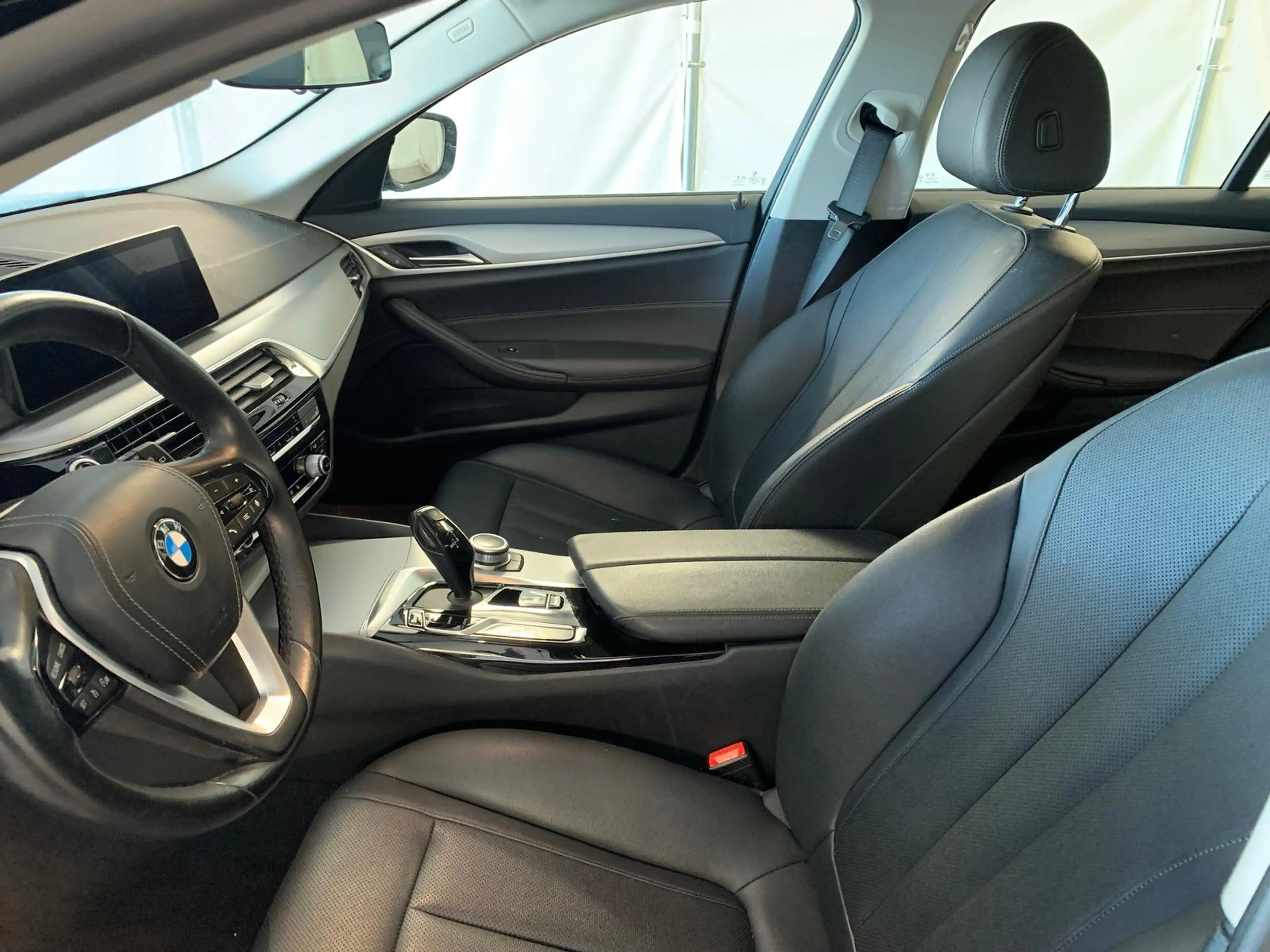 BMW 520 d Touring LED/NAVI/LEDER/DAB — photo 8