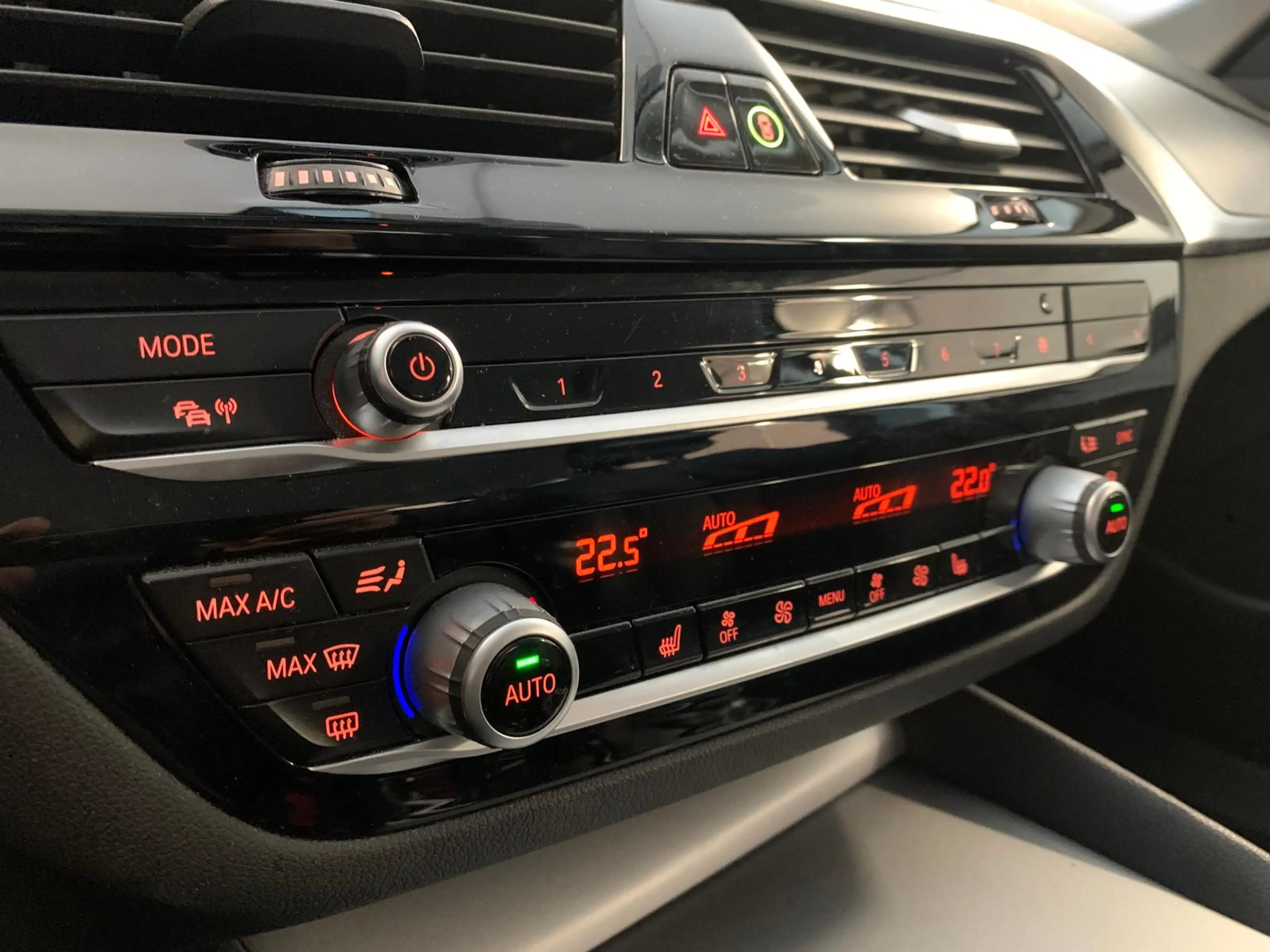 BMW 520 d Touring LED/NAVI/LEDER/DAB — photo 11