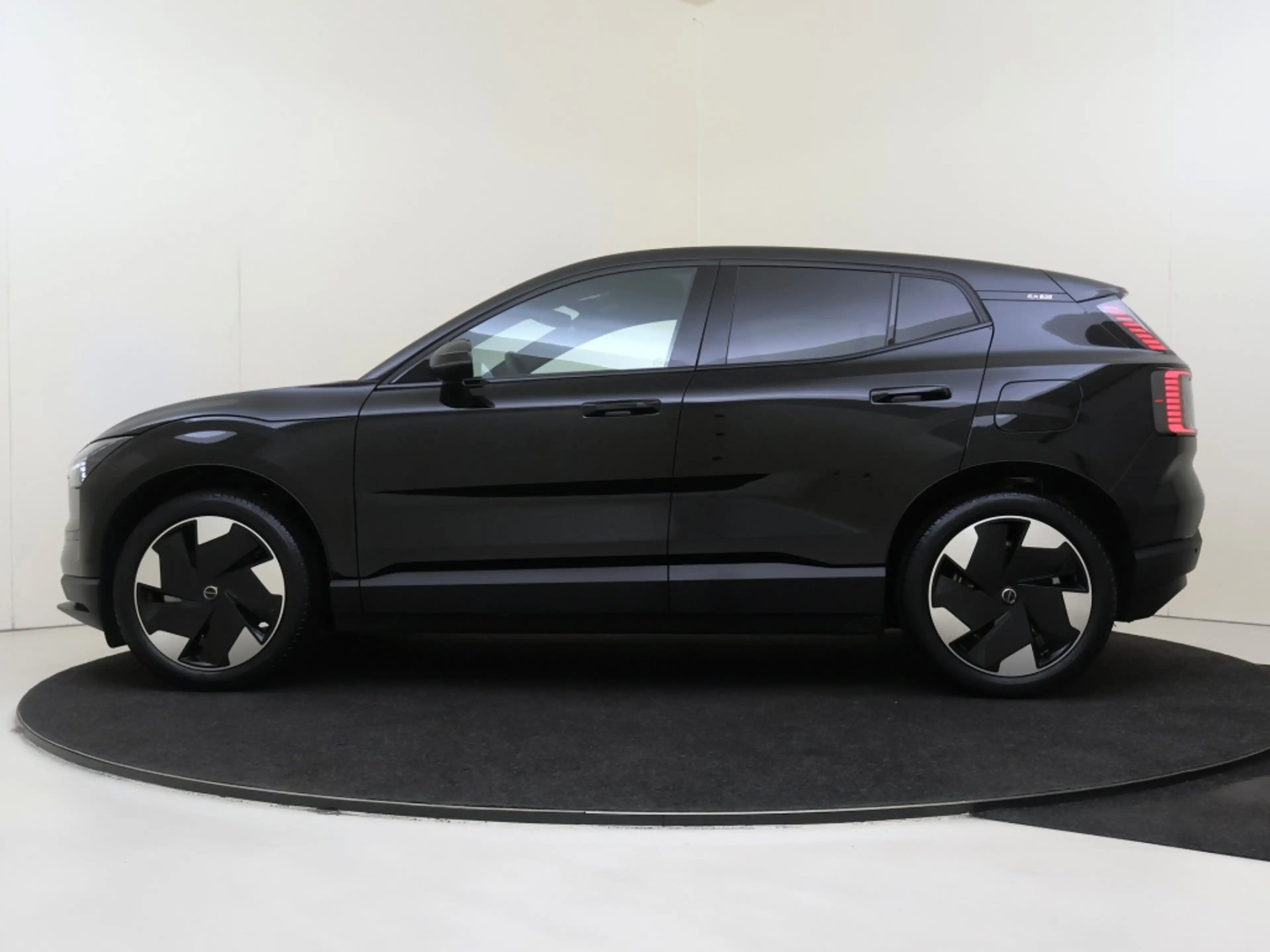 Volvo EX30 Extended Plus 69 kWh — photo 2