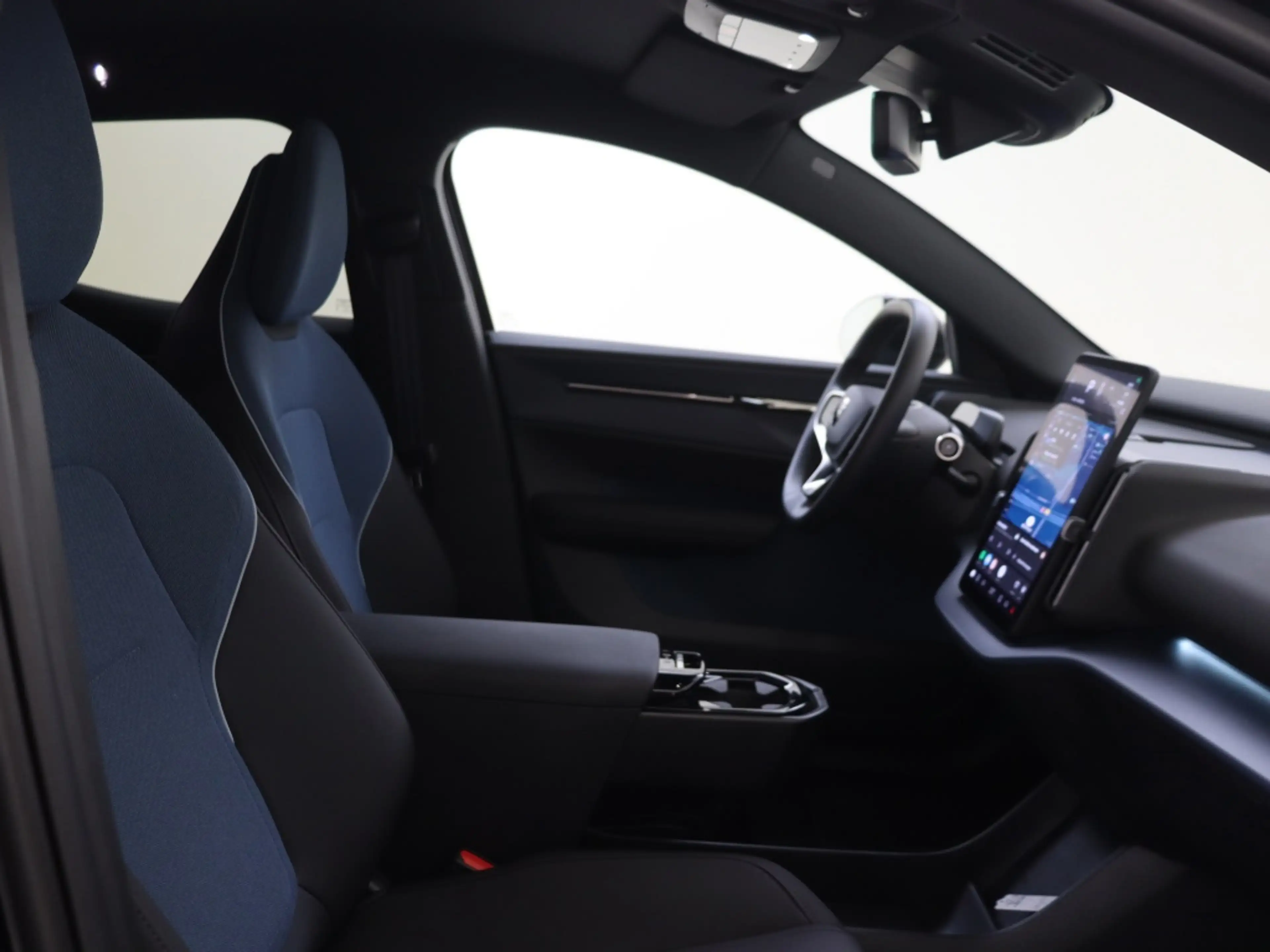 Volvo EX30 Extended Plus 69 kWh — photo 13
