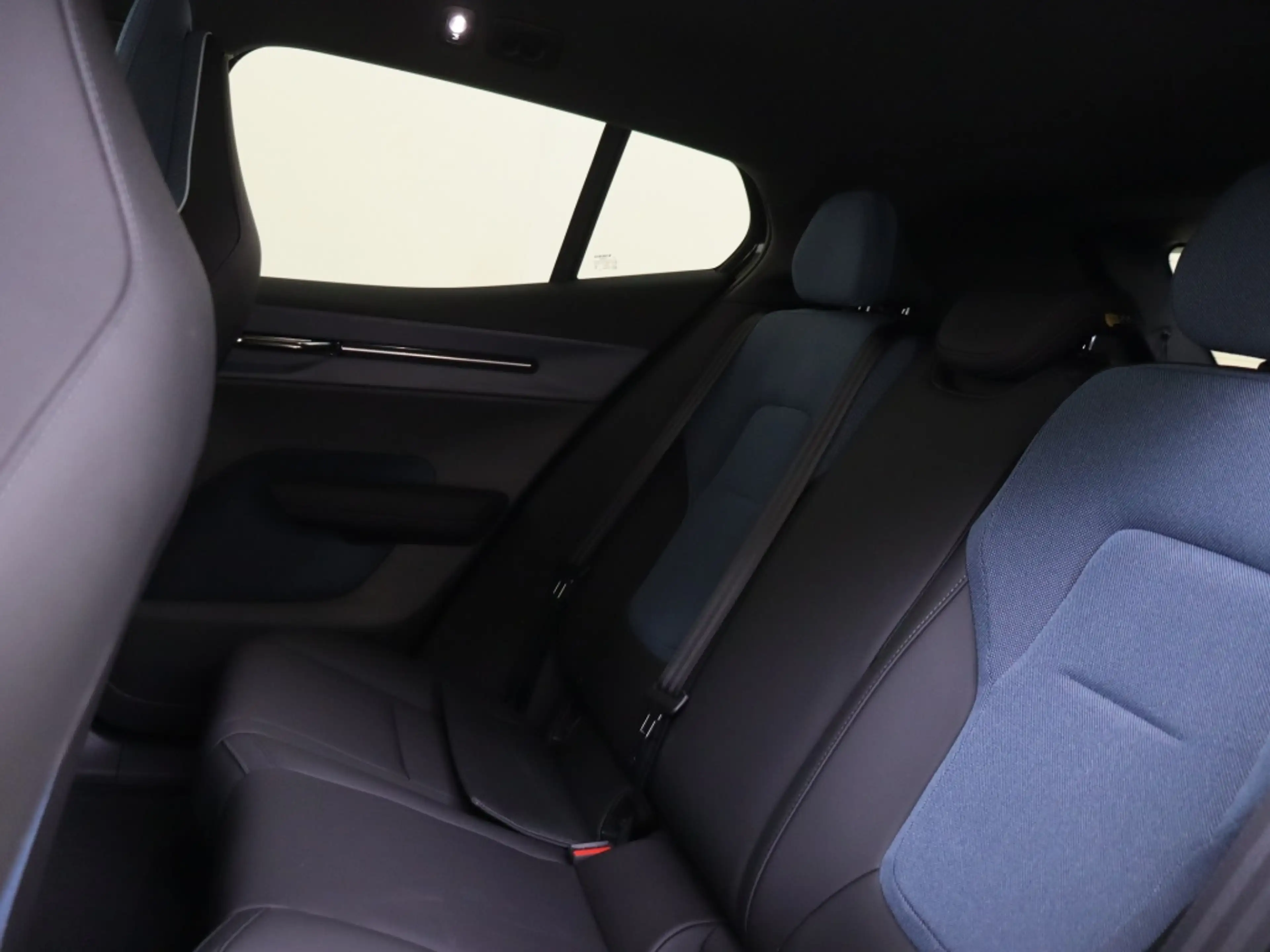Volvo EX30 Extended Plus 69 kWh — photo 8