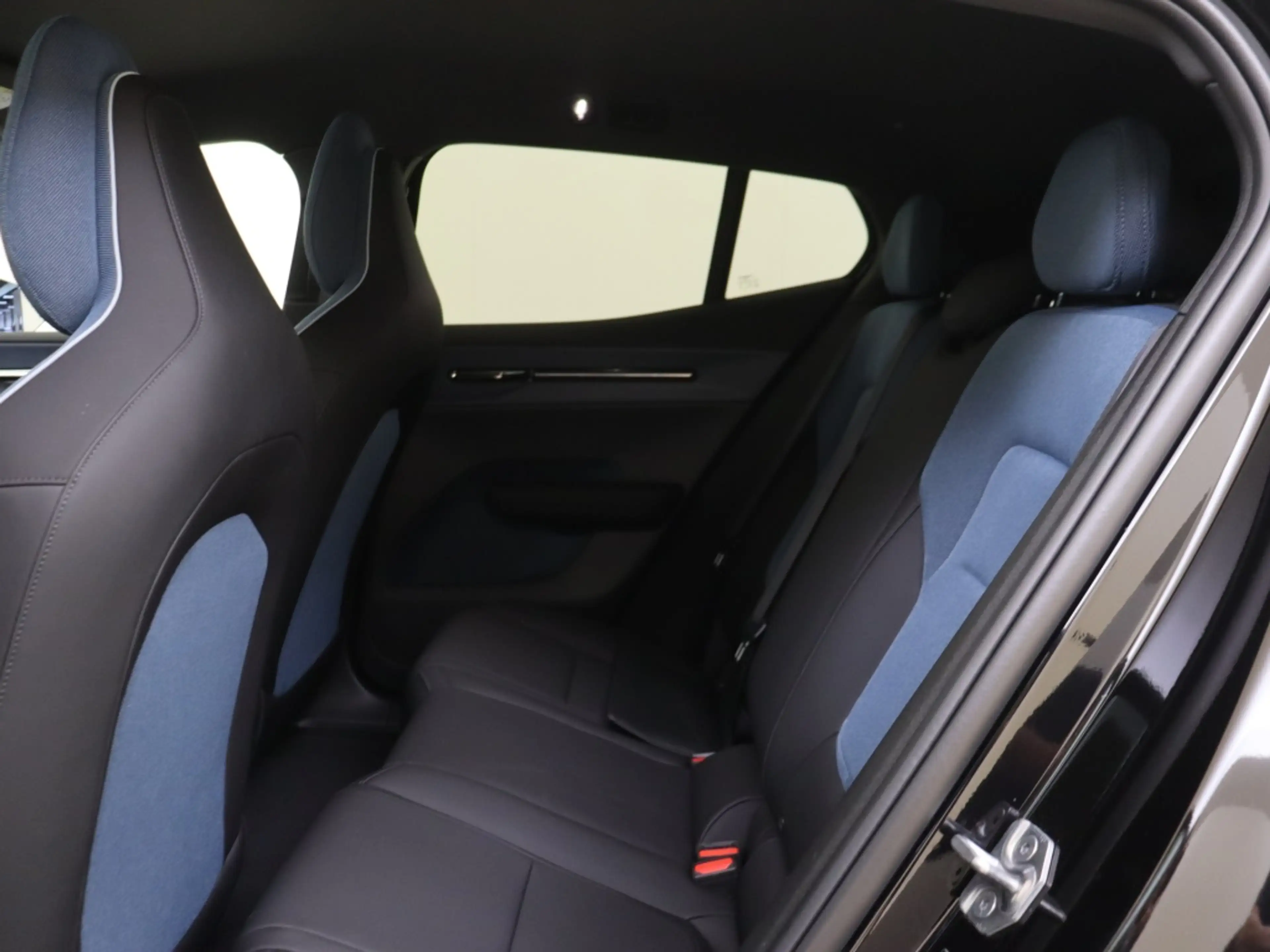 Volvo EX30 Extended Plus 69 kWh — photo 9