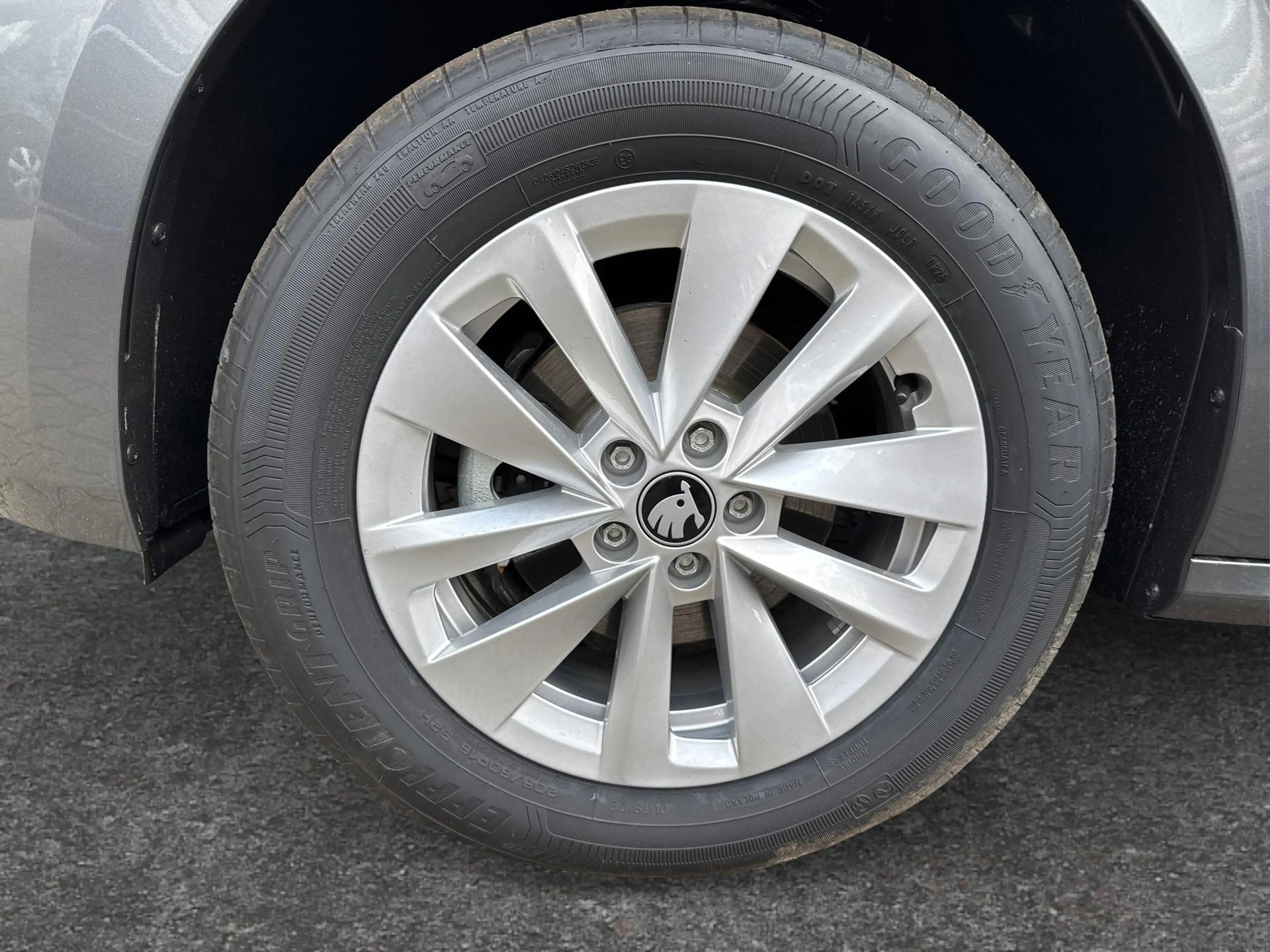 Skoda Kamiq Selection SHZ+KAMERA+SMARTLINK+PDC+LED+16" ALU ... — photo 12