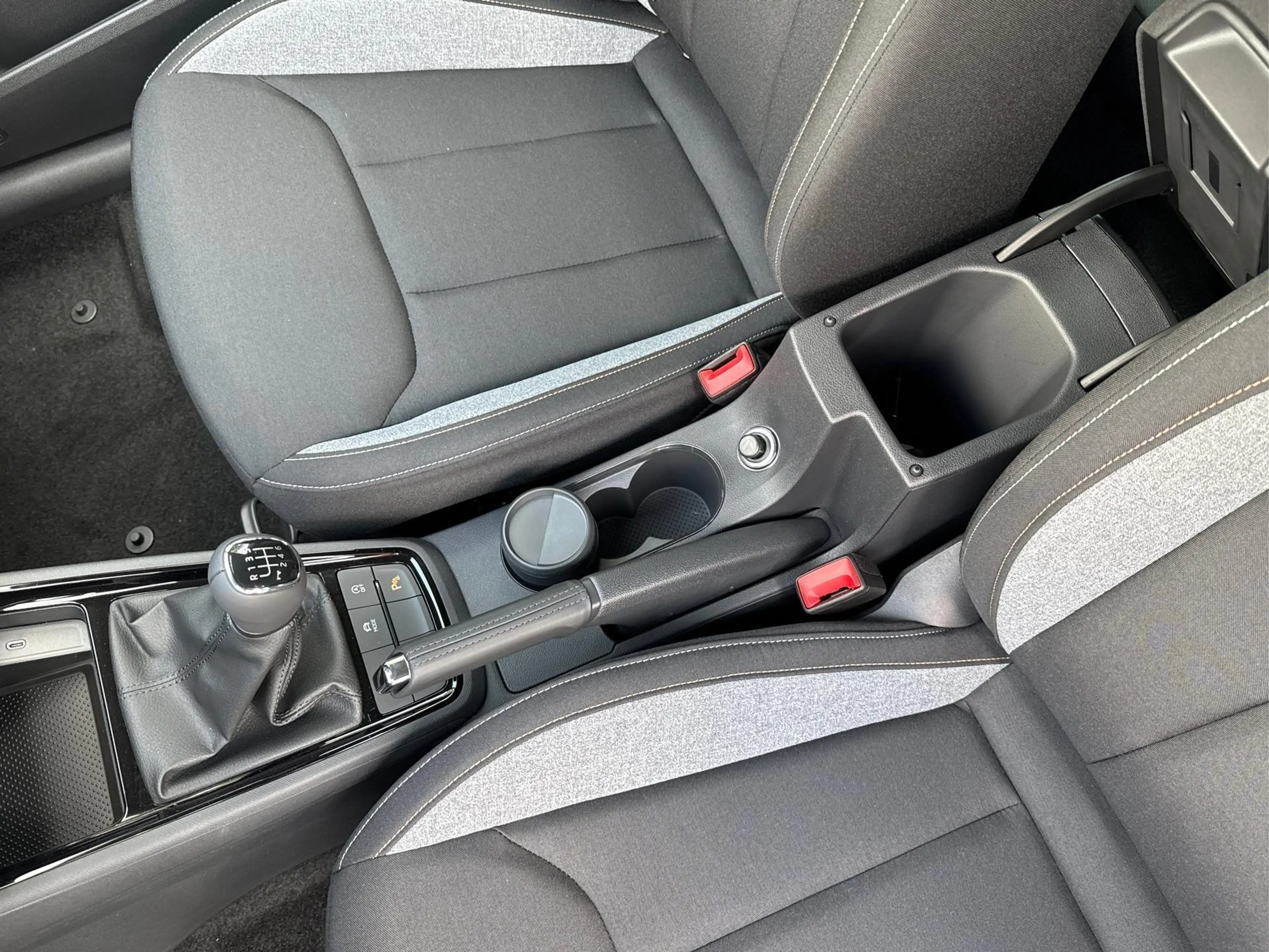 Skoda Kamiq Selection SHZ+KAMERA+SMARTLINK+PDC+LED+16" ALU ... — photo 13