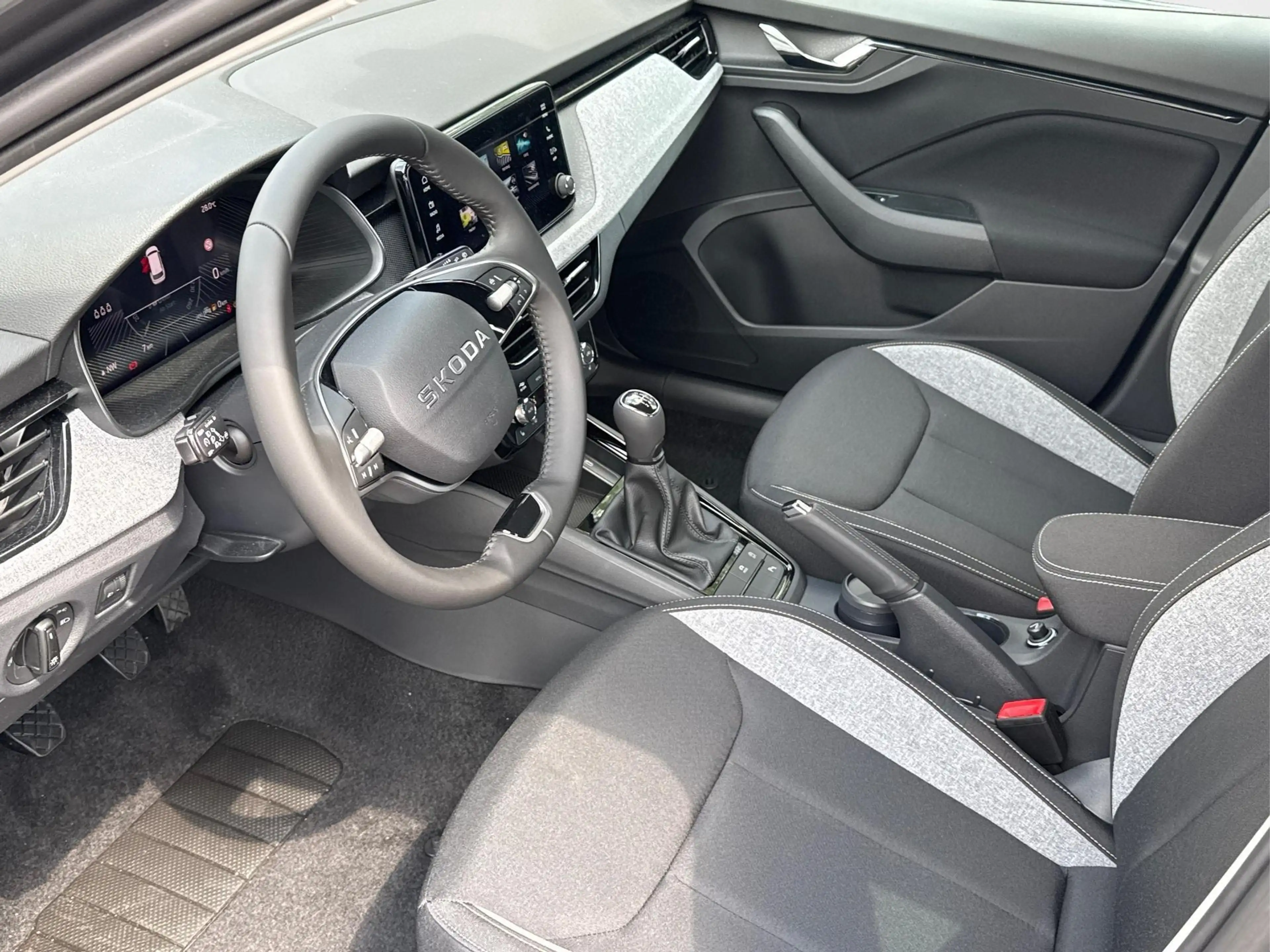 Skoda Kamiq Selection SHZ+KAMERA+SMARTLINK+PDC+LED+16" ALU ... — photo 9