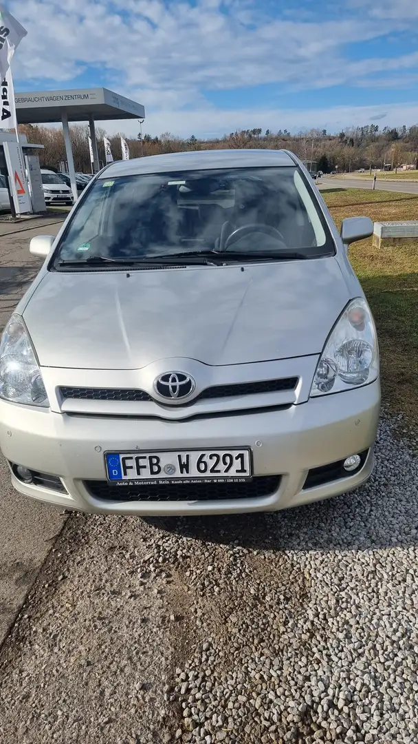 Toyota Verso Silver - 1