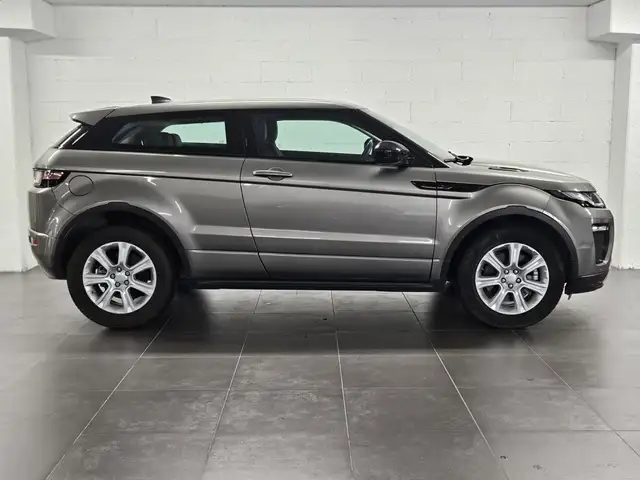 Land Rover Range Rover Evoque view 3