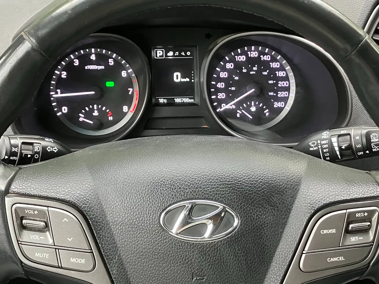 Hyundai SANTA FE photo Hyundai SANTA FE