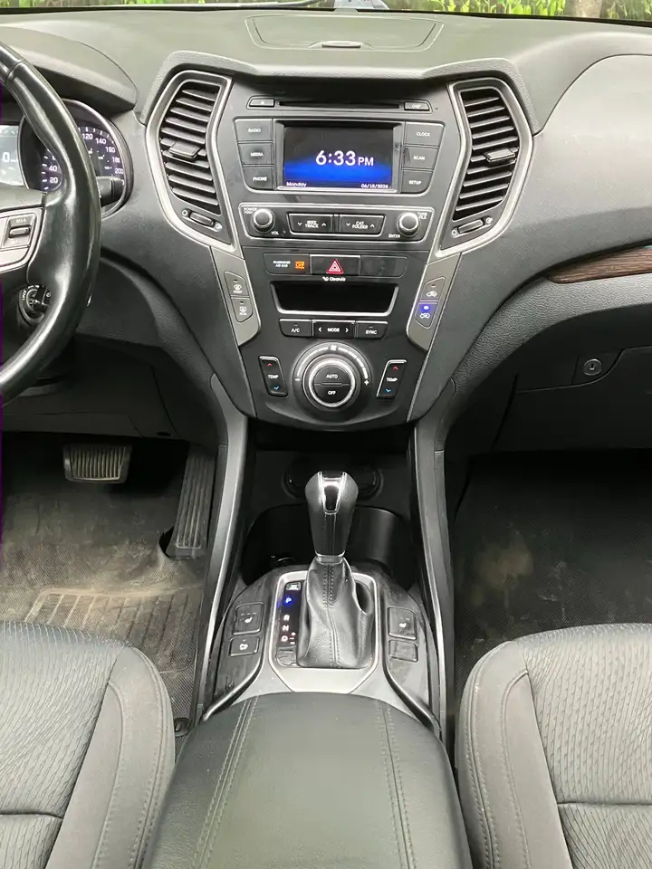 Hyundai SANTA FE photo Hyundai SANTA FE