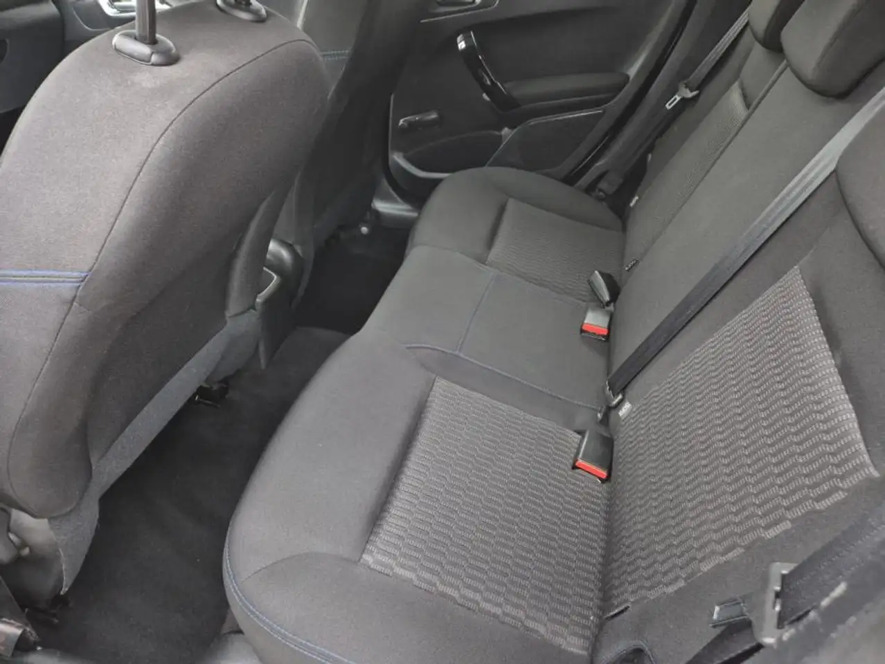 Peugeot 208 208 — photo 4