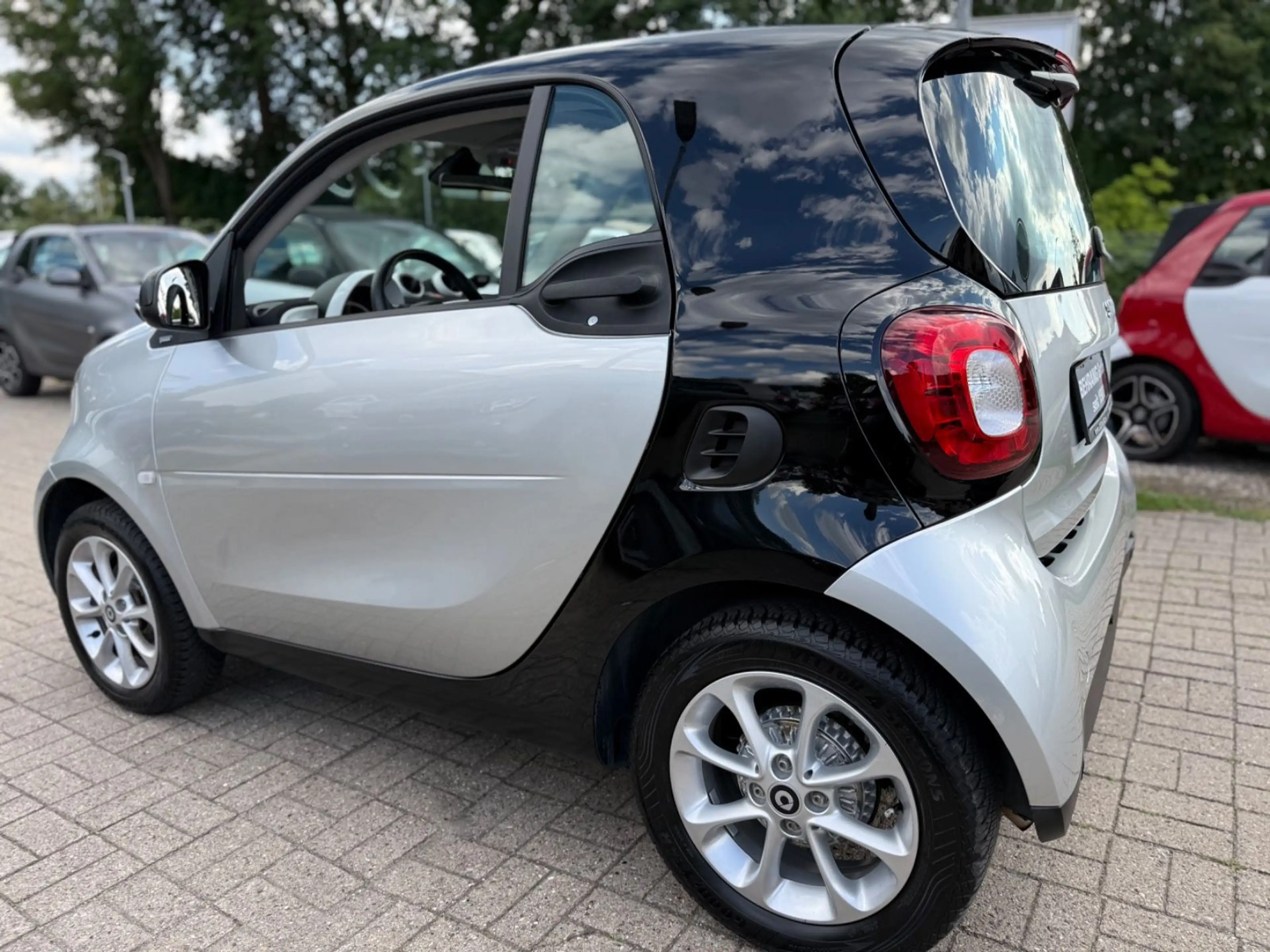 smart forTwo *PASSSION*KLIMA*PANORAMA*AUTOMATIK*PANO* — photo 8