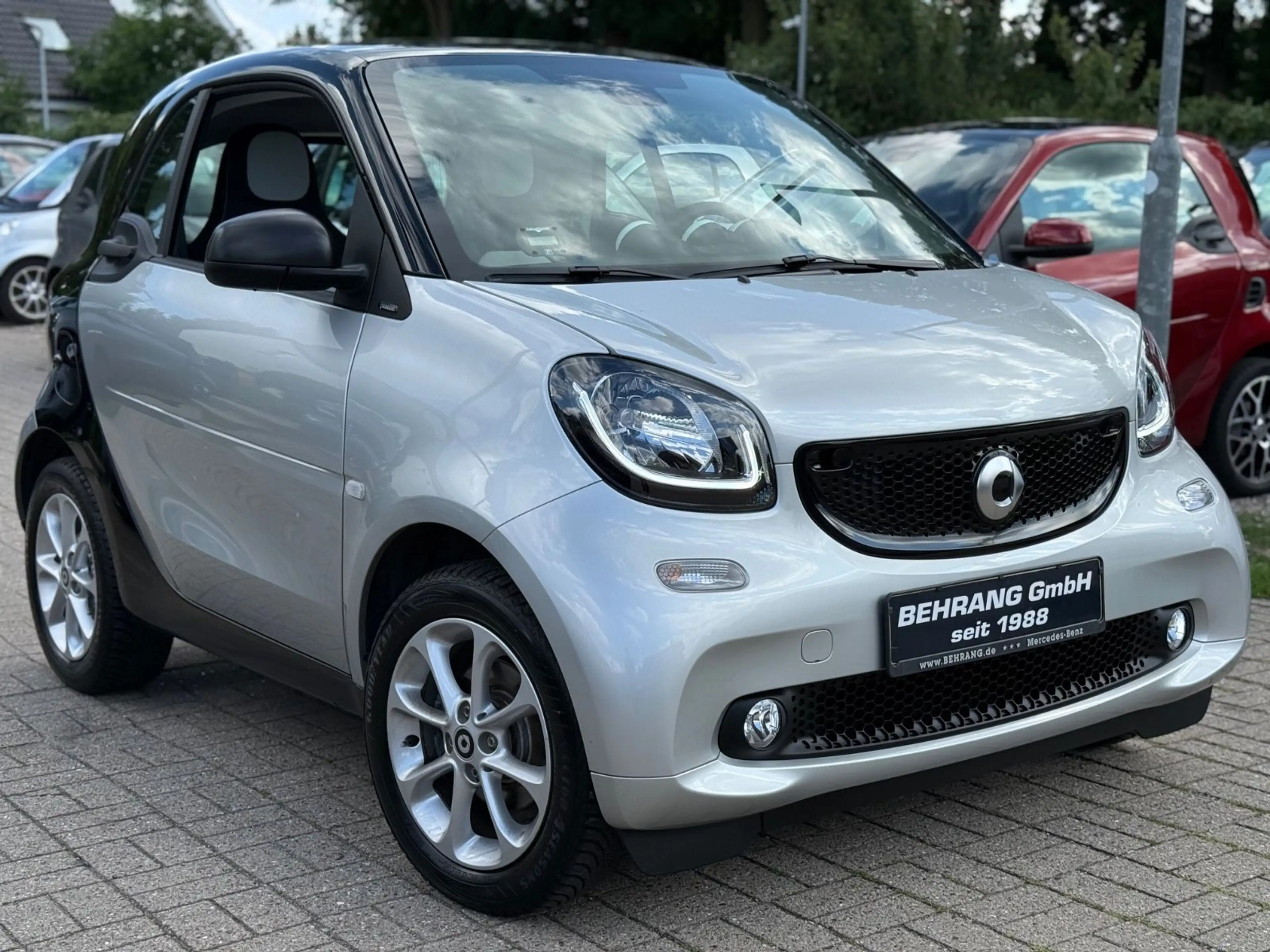 smart forTwo *PASSSION*KLIMA*PANORAMA*AUTOMATIK*PANO* — photo 3