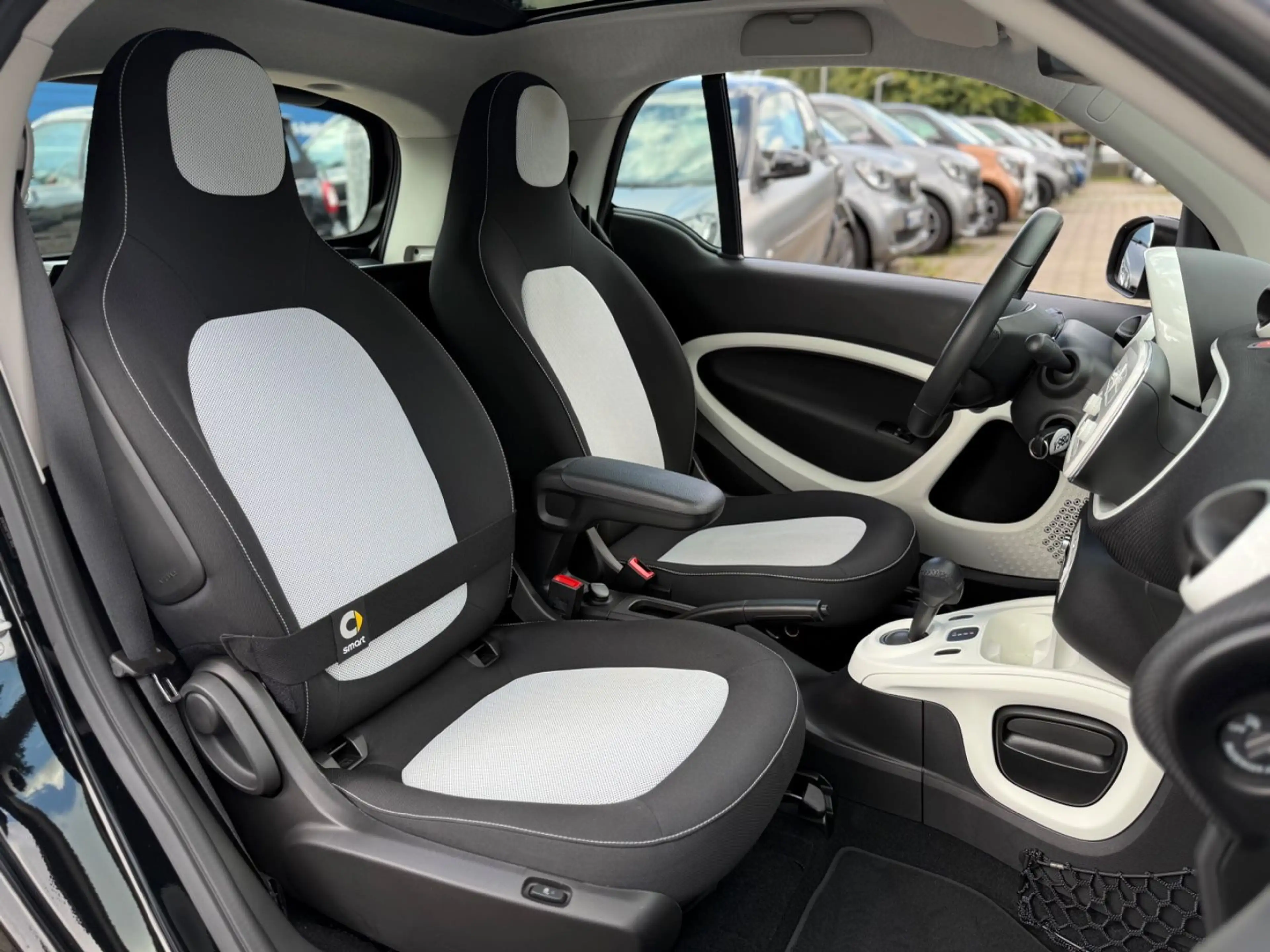 smart forTwo *PASSSION*KLIMA*PANORAMA*AUTOMATIK*PANO* — photo 14