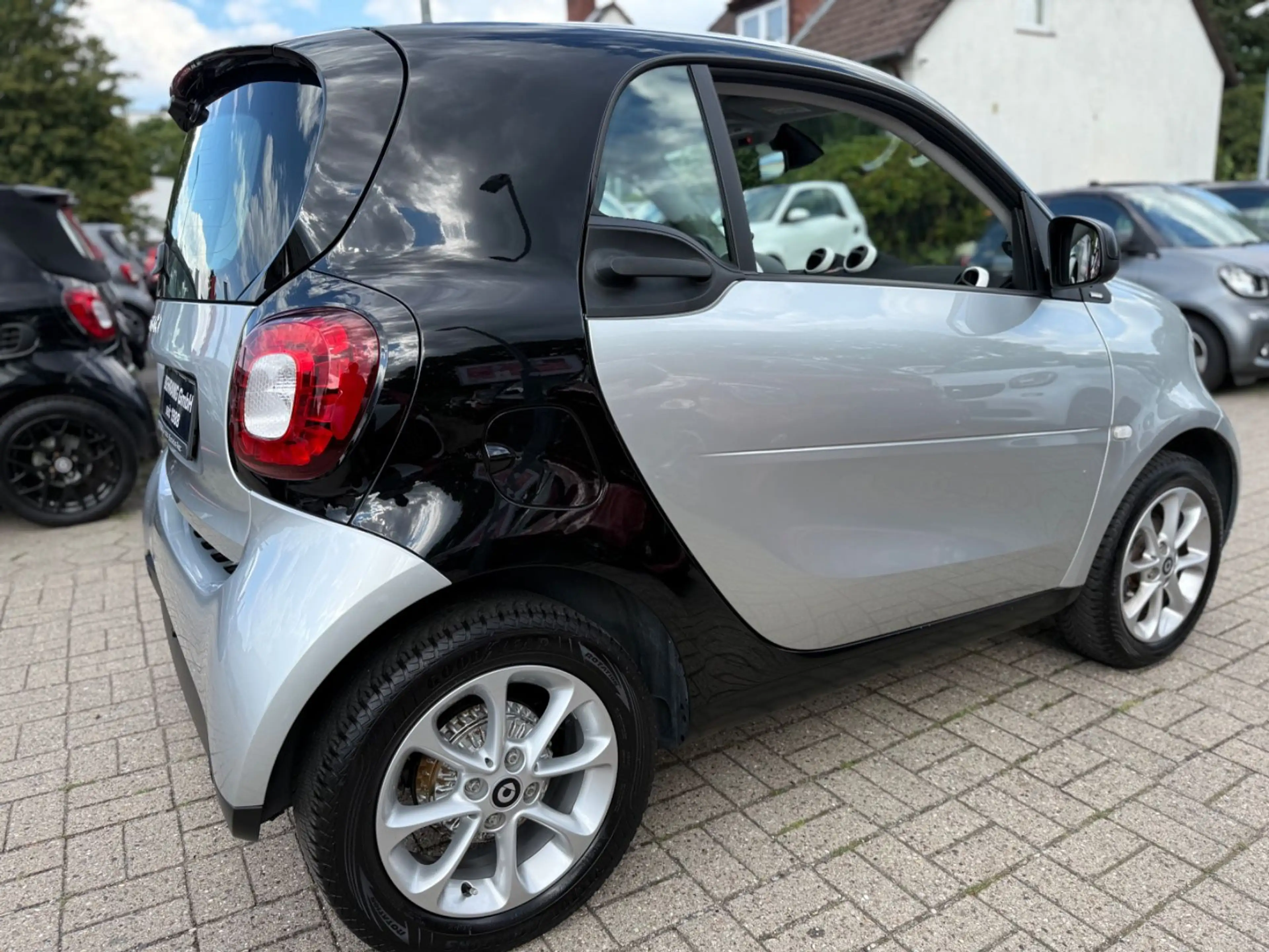 smart forTwo *PASSSION*KLIMA*PANORAMA*AUTOMATIK*PANO* — photo 5