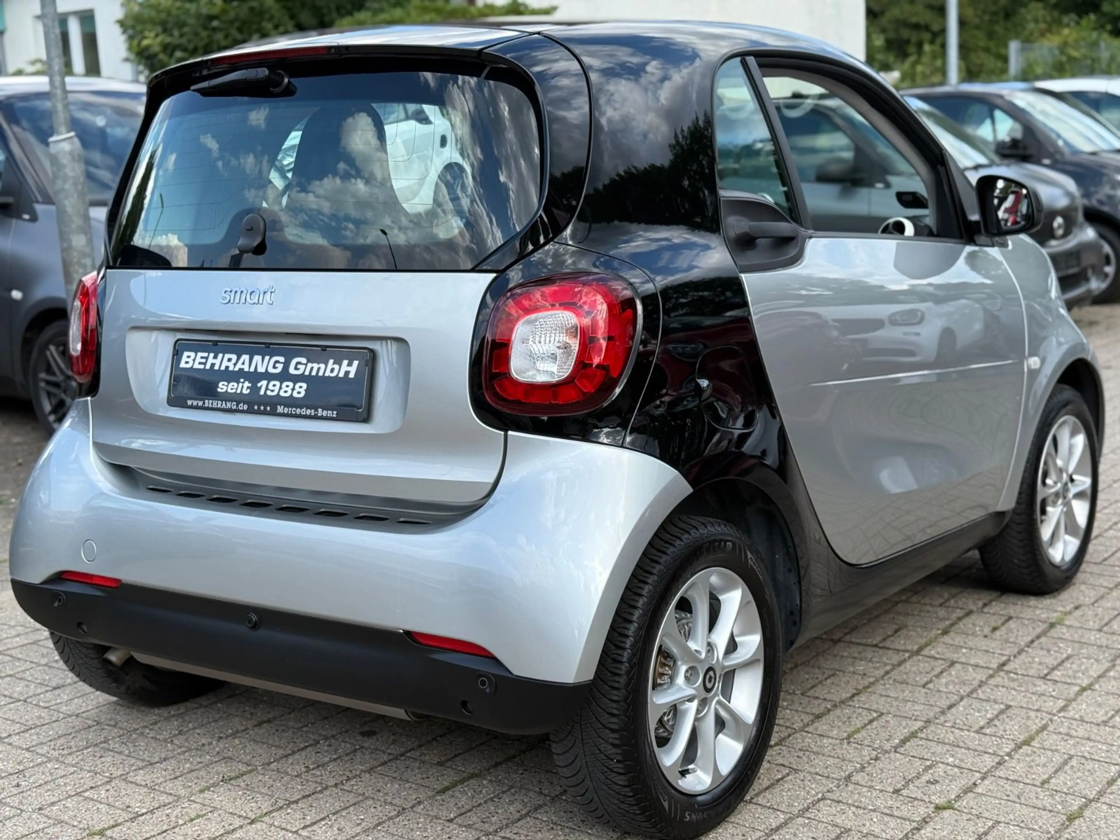 smart forTwo *PASSSION*KLIMA*PANORAMA*AUTOMATIK*PANO* — photo 4
