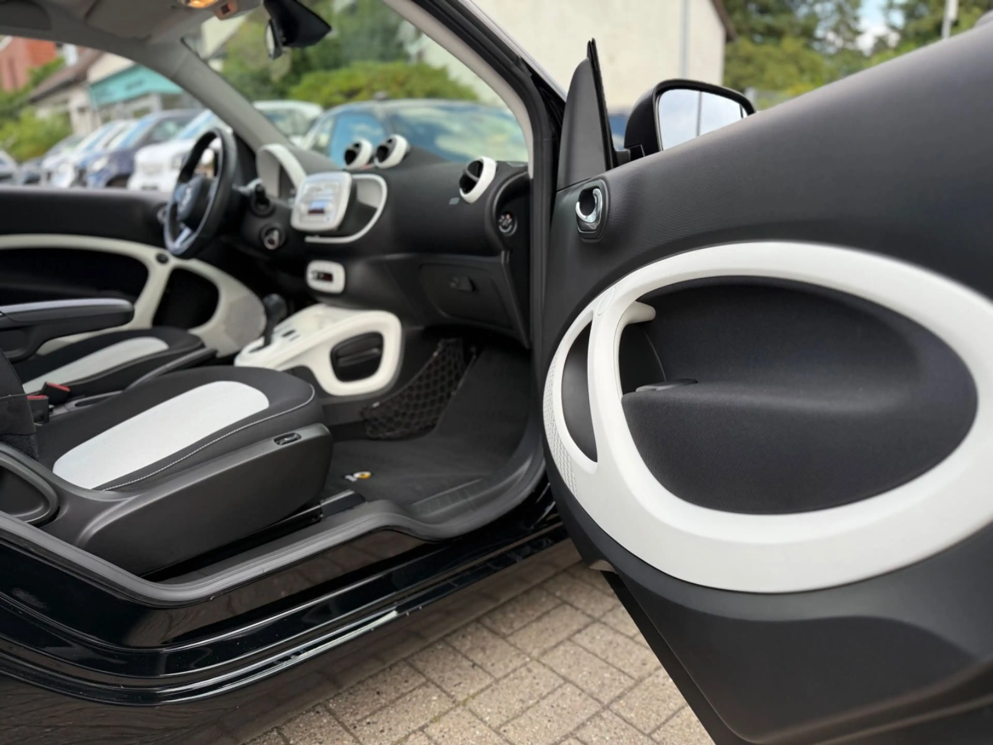 smart forTwo *PASSSION*KLIMA*PANORAMA*AUTOMATIK*PANO* — photo 15