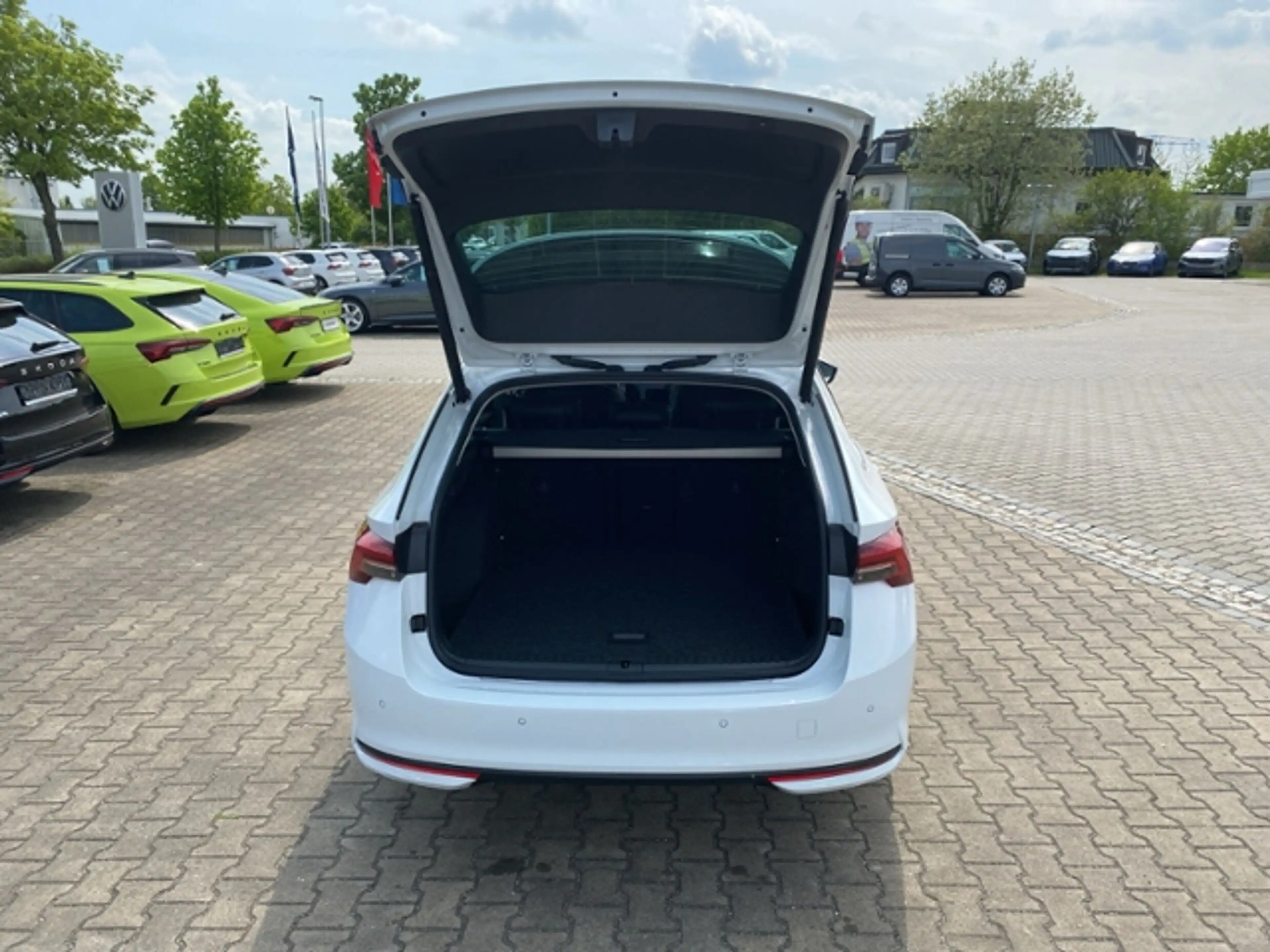 Skoda Octavia Combi Tour 2.0 TDI 110 kW DSG Matrix LED ACC Kame — photo 9
