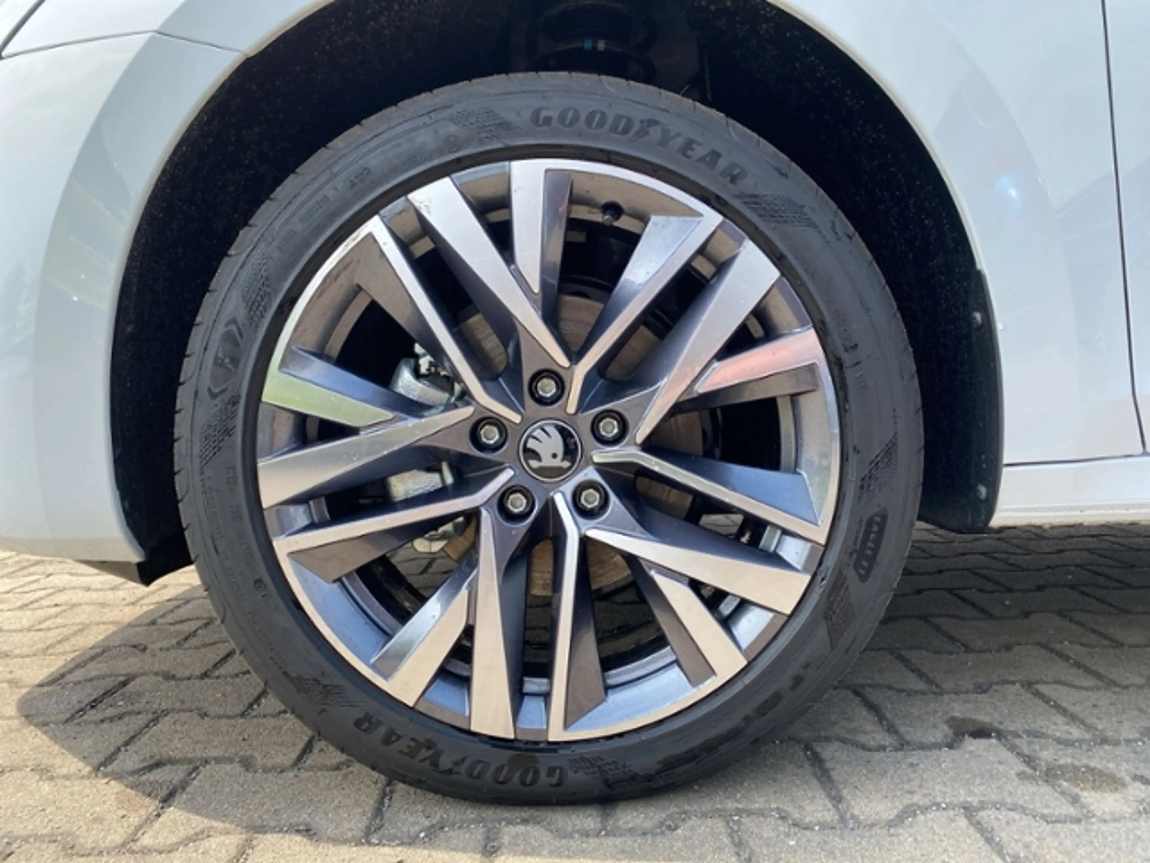 Skoda Octavia Combi Tour 2.0 TDI 110 kW DSG Matrix LED ACC Kame — photo 8