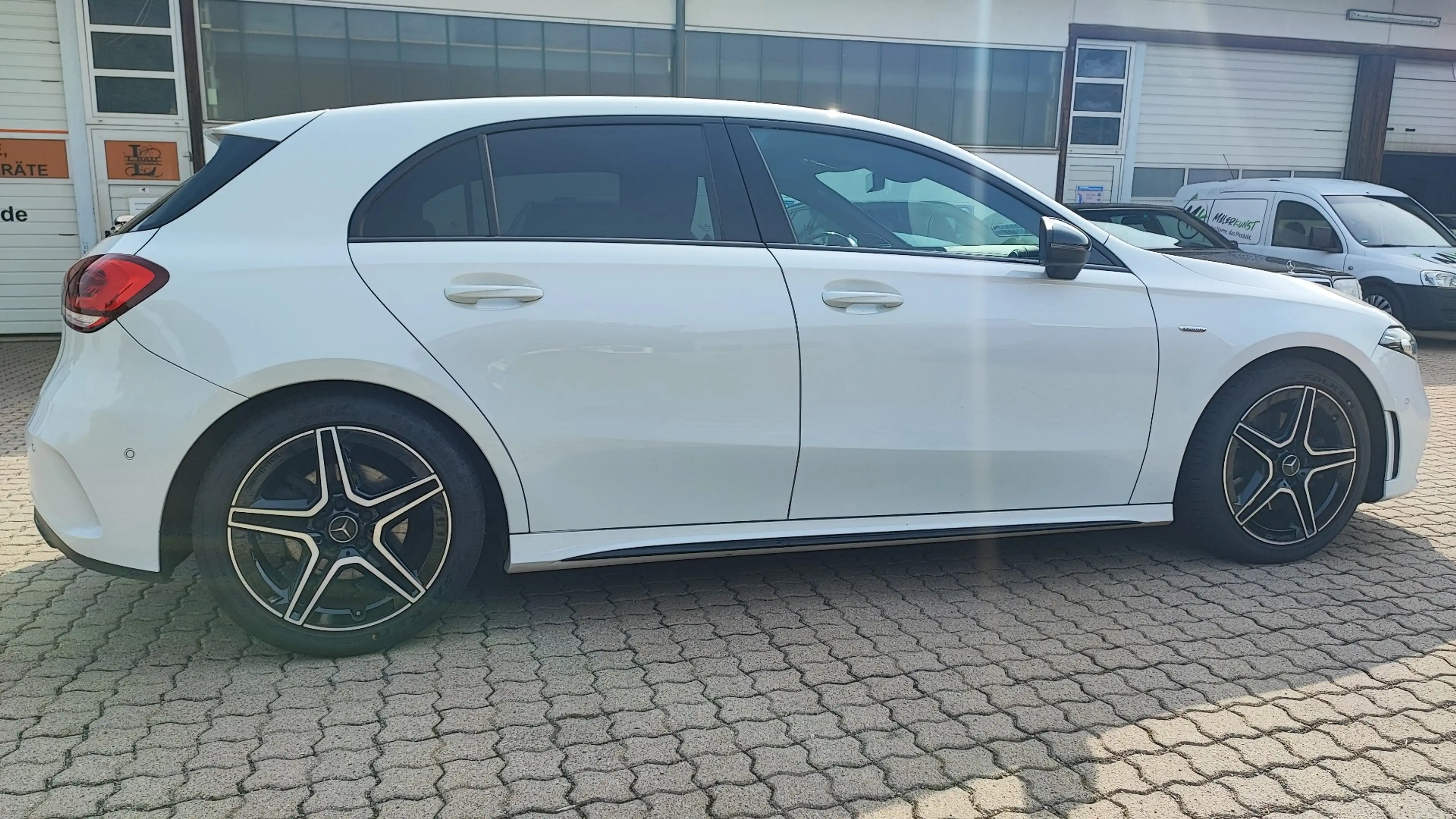 Mercedes-Benz A 220 A 220 d 4Matic Edition*AMG*Standheizung*1.Hand* — photo 2