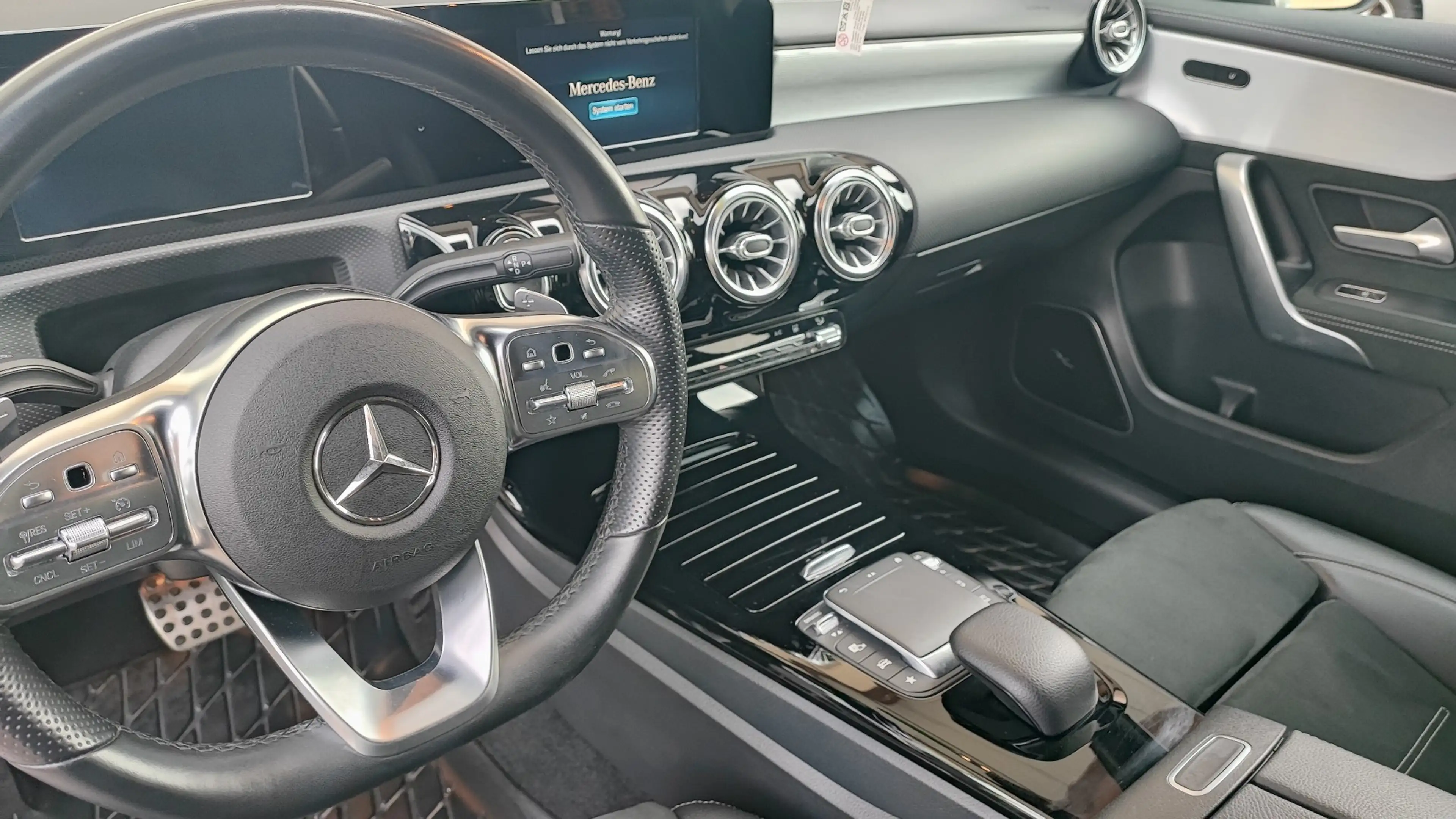 Mercedes-Benz A 220 A 220 d 4Matic Edition*AMG*Standheizung*1.Hand* — photo 5