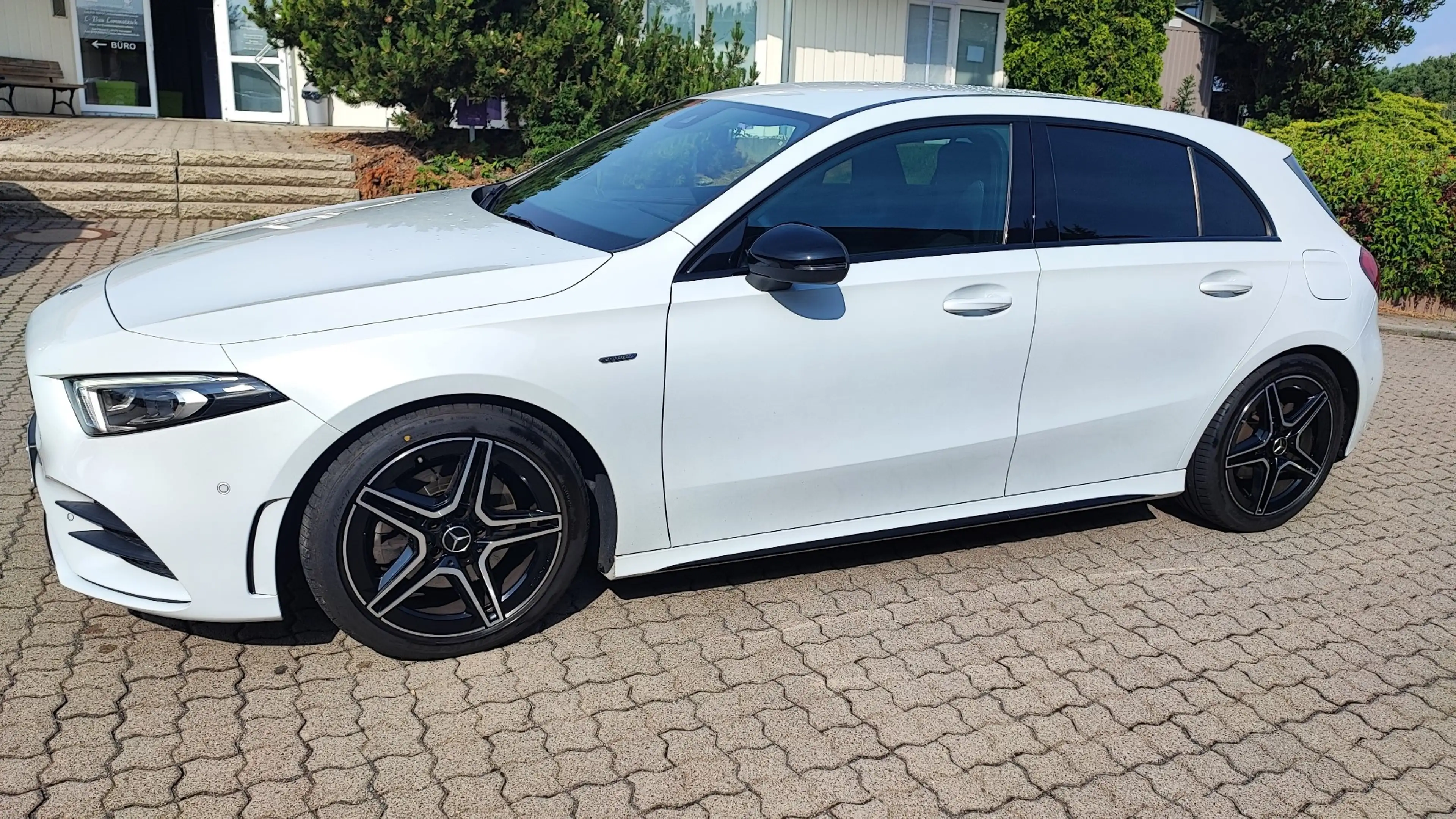 Mercedes-Benz A 220 A 220 d 4Matic Edition*AMG*Standheizung*1.Hand* — photo 4